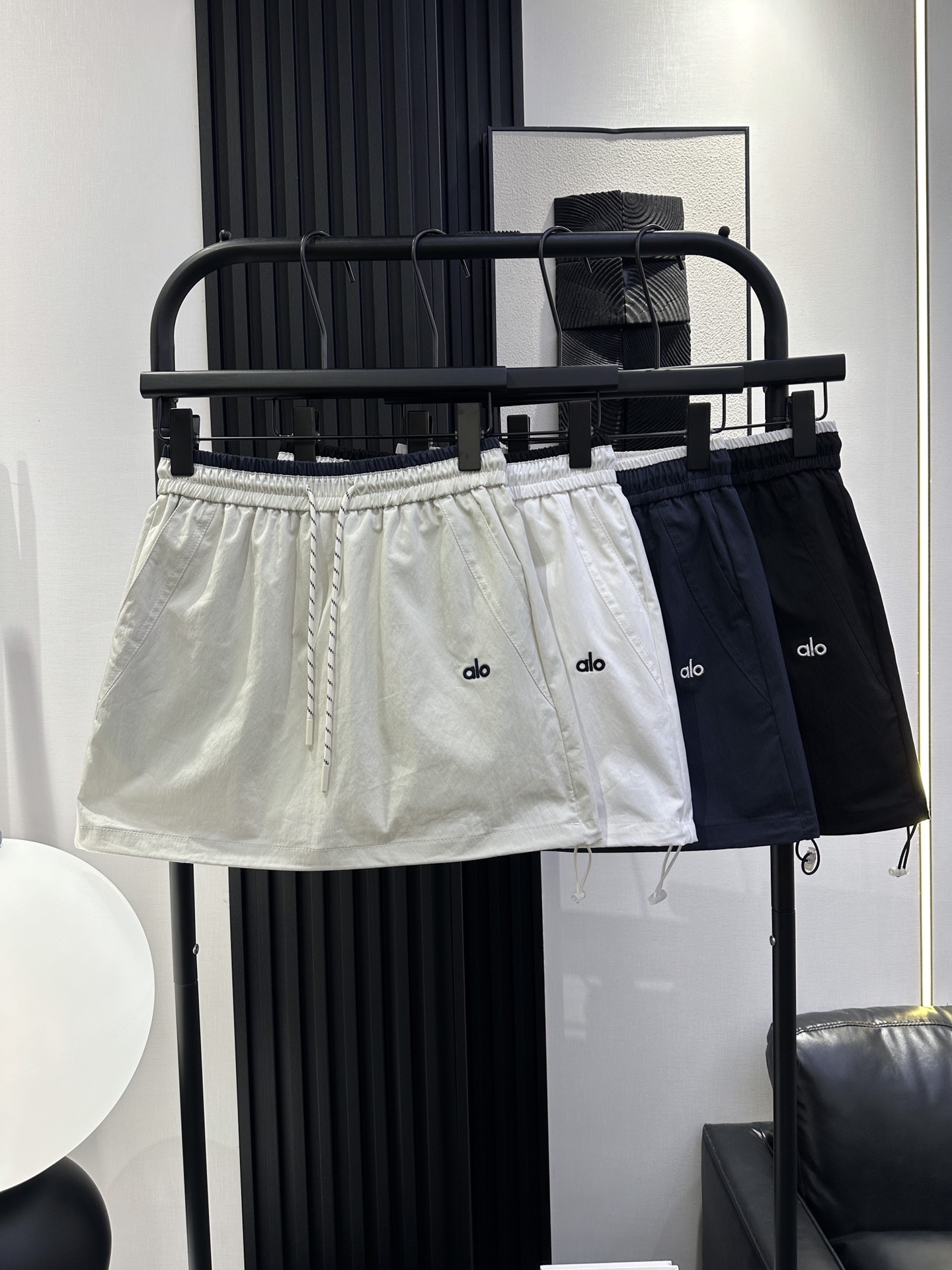 NO:412466,alo-New popular style continues the fashionable short skirt. The upper body is just right in length. The color-blocking elastic waist is lined to prevent exposure. The upper body looks slimming. Four-color smlxl, skirts, alexander wang19860909alo-新款爆款延续洋气短裙 上身长度刚刚好 拼色松紧腰 有内衬防走光 上身显瘦绝了 四色 smlxl,,skirts,alexander wang,Women's clothing