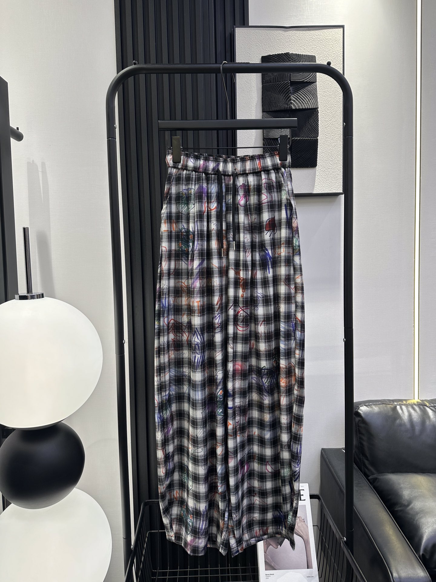 NO:412459,QOY-New American plaid graffiti harem pants, thin ice silk fabric is super comfortable, slim on the upper body, sweet and cool feeling is full with a simple top Recommended Monochrome smlxl,,alexander wang19860909QOY-新款美式格子涂鸦哈伦裤 冰丝面料薄薄的超舒服 上身显瘦 搭配简约上衣甜酷感拉满 推荐 单色 smlxl,,alexander wang,Women's clothing