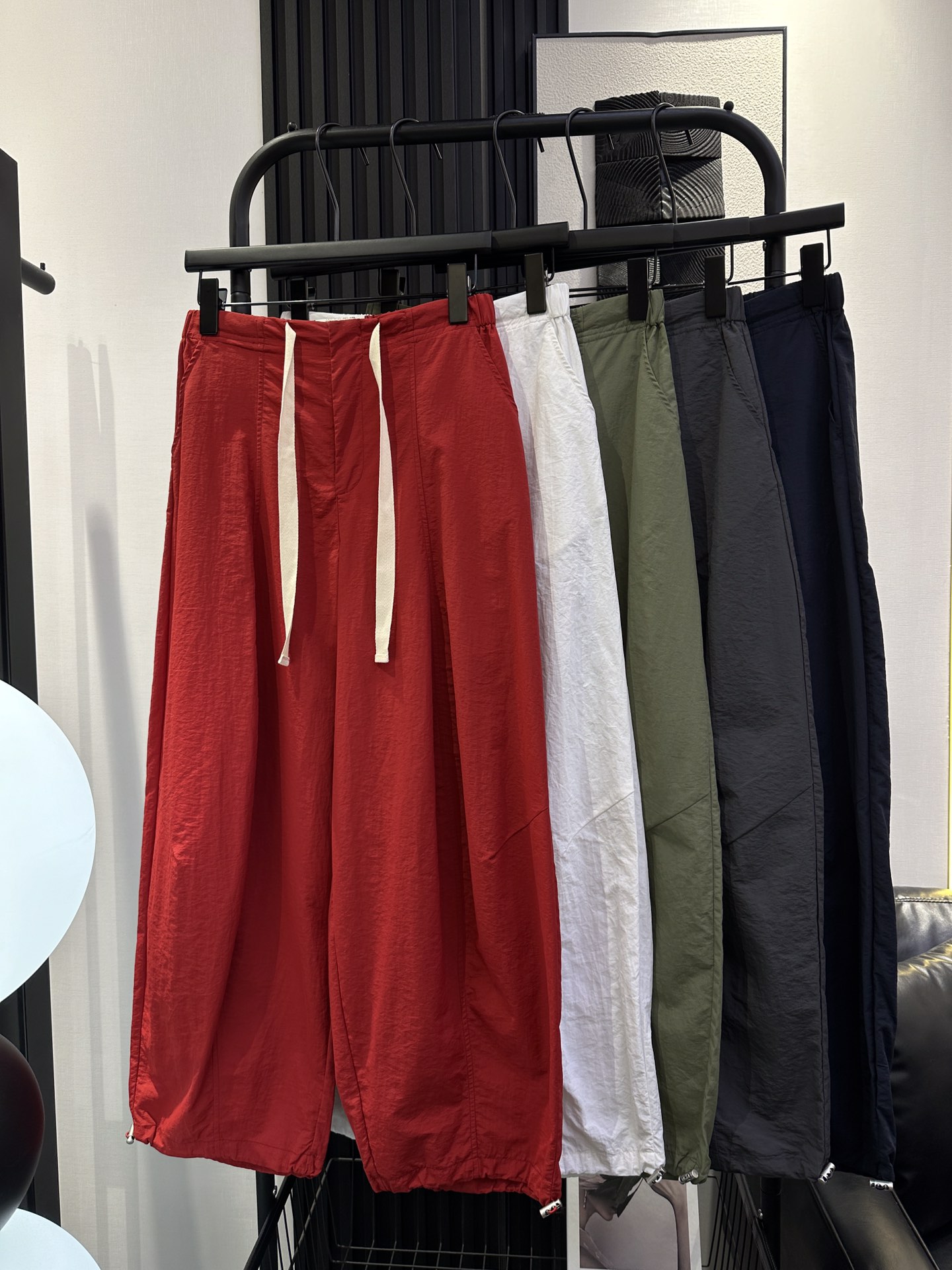 NO:424172,QOY-New waist-back mid-labeled banana pants, ultra-thin fabric, tight back, stronger inclusive waist, good-looking color, and a positive style, can be used to control any leg shape Recommended Five-color smlxl,,alexander wang19860909QOY-新款腰后中贴标香蕉裤 面料超薄 后松紧腰头包容性更强 颜色好看版型也正 任何腿型都能驾驭 推荐 五色 smlxl,,alexander wang,Women's clothing