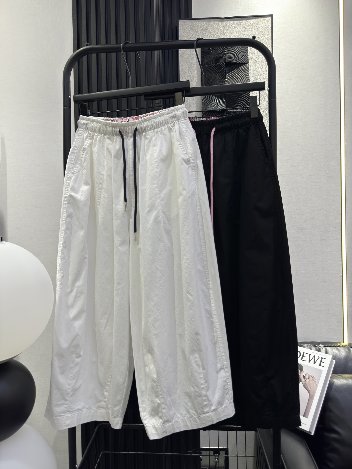 NO:422033,miumiu-New style small floral balloon pants with inner waist, contrasting color straps, cotton fabric is super comfortable, loose style design, slim upper body effect, strong inclusiveness, two colors smlxl,,miumiu,alexander wang19860909miumiu-新款 里腰小碎花气球裤 撞色绑带 棉布料超舒服 宽松版型设计 上身效果显瘦 包容性强 两色 smlxl,,miumiu,alexander wang,Women's clothing