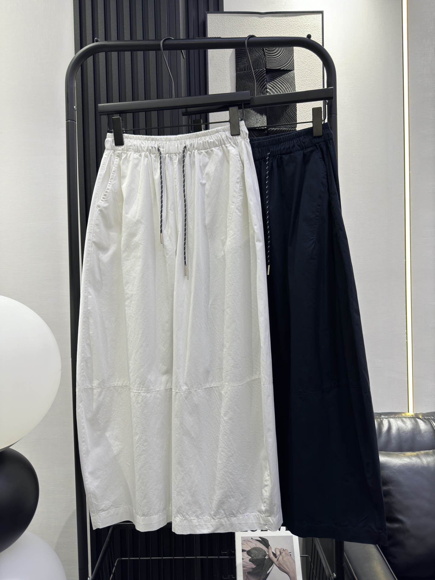 NO:422087,As new nine-point balloon casual pants, fabric is not easy to wrinkle, crisp style, high tolerance, not picky legs, outstanding upper body, two colors smlxl,,alexander wang19860909As新款九分气球休闲裤 面料不易皱 版型挺括 包容度高 不挑腿型上身绝绝子 两色 smlxl,,alexander wang,Women's clothing