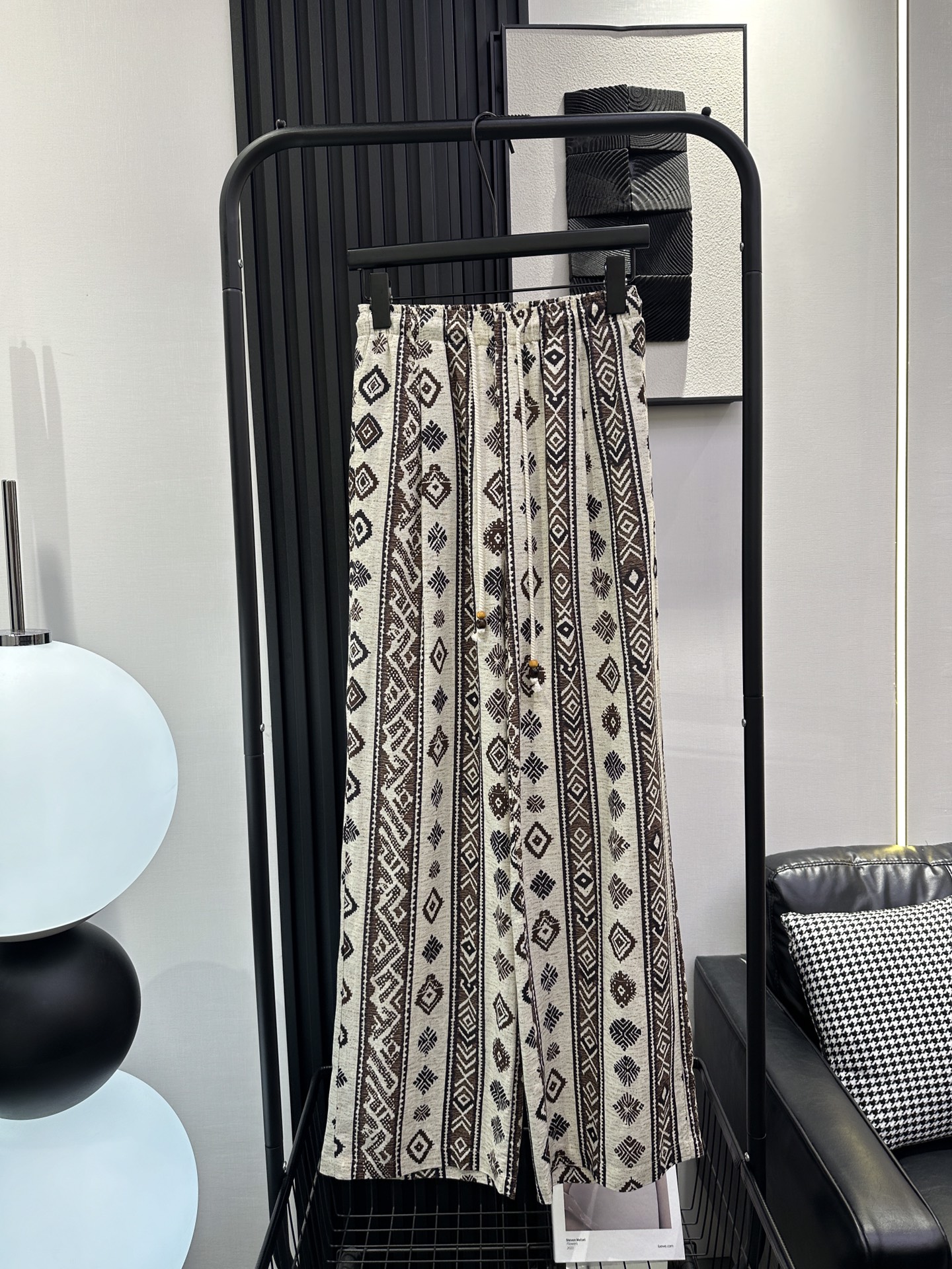 NO:423498,CELINE - New Tencel linen wide-leg pants Breathable linen retro old money style Loose wide-leg shape Naturally modified body Monochrome smlxl,,celine,celine,alexander wang19860909CELINE 赛琳-新款天丝麻料阔腿裤 透气亚麻复古老钱风 宽松阔腿型 上身自然修饰身材 单色 smlxl,,celine,celine,alexander wang,Women's clothing
