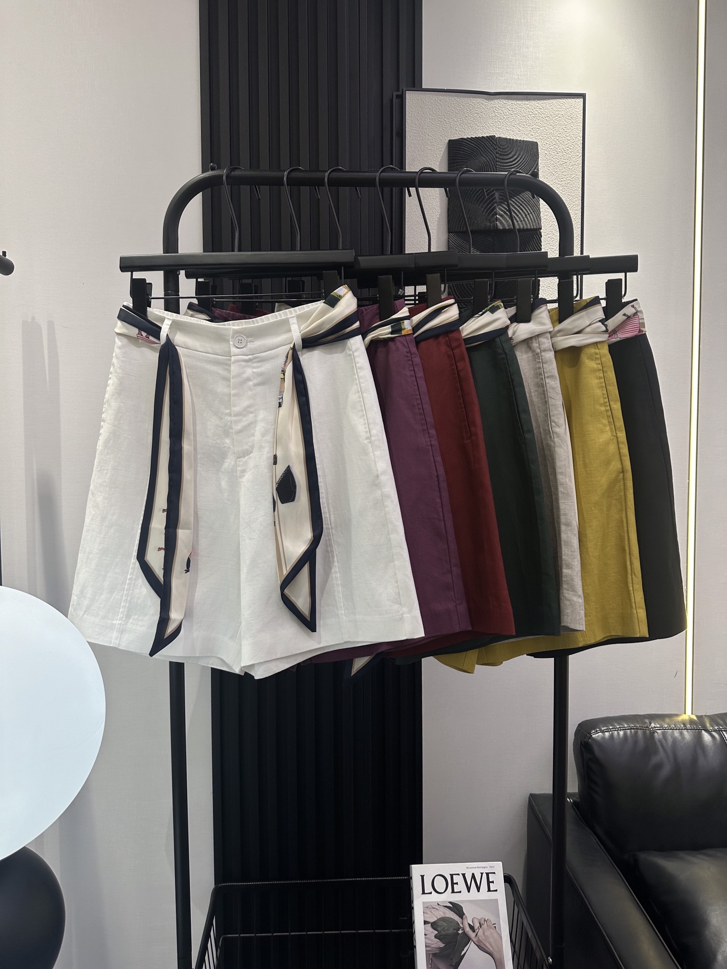 NO:426793,HERMS - New Tennis Line Cropped Pants A-version Pants Scarf Fashionable and fashionable, upscale, slim and versatile, Recommended 7-color smlxl,,hermes,hermes,alexander wang19860909HERMS 爱马仕-新款天丝亚麻五分裤 A版裤型 配丝巾时尚洋气上档次 上身显瘦百搭 推荐 7色 smlxl,,hermes,hermes,alexander wang,Women's clothing