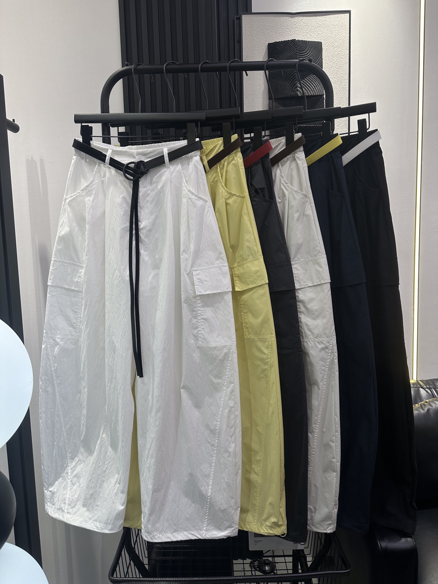 NO:428937,BALENCIAGA New high-waist belt banana pants Customized quick-drying sports fabric Pants with adjustable legs for two wear Medium and high waist paired with short tops Absolutely necessary items for summer Fashion and age reduction Many colors 6 colors smlxl,,balenciaga,balenciaga,alexander wang19860909BALENCIAGA 巴黎世家 新款高腰皮带香蕉裤 定制速干运动面料 裤脚可调节两穿 中高腰搭配小短款上衣 绝绝子 夏日必备单品 时尚减龄 颜色多多 6色 smlxl,,balenciaga,balenciaga,alexander wang,Women's clothing