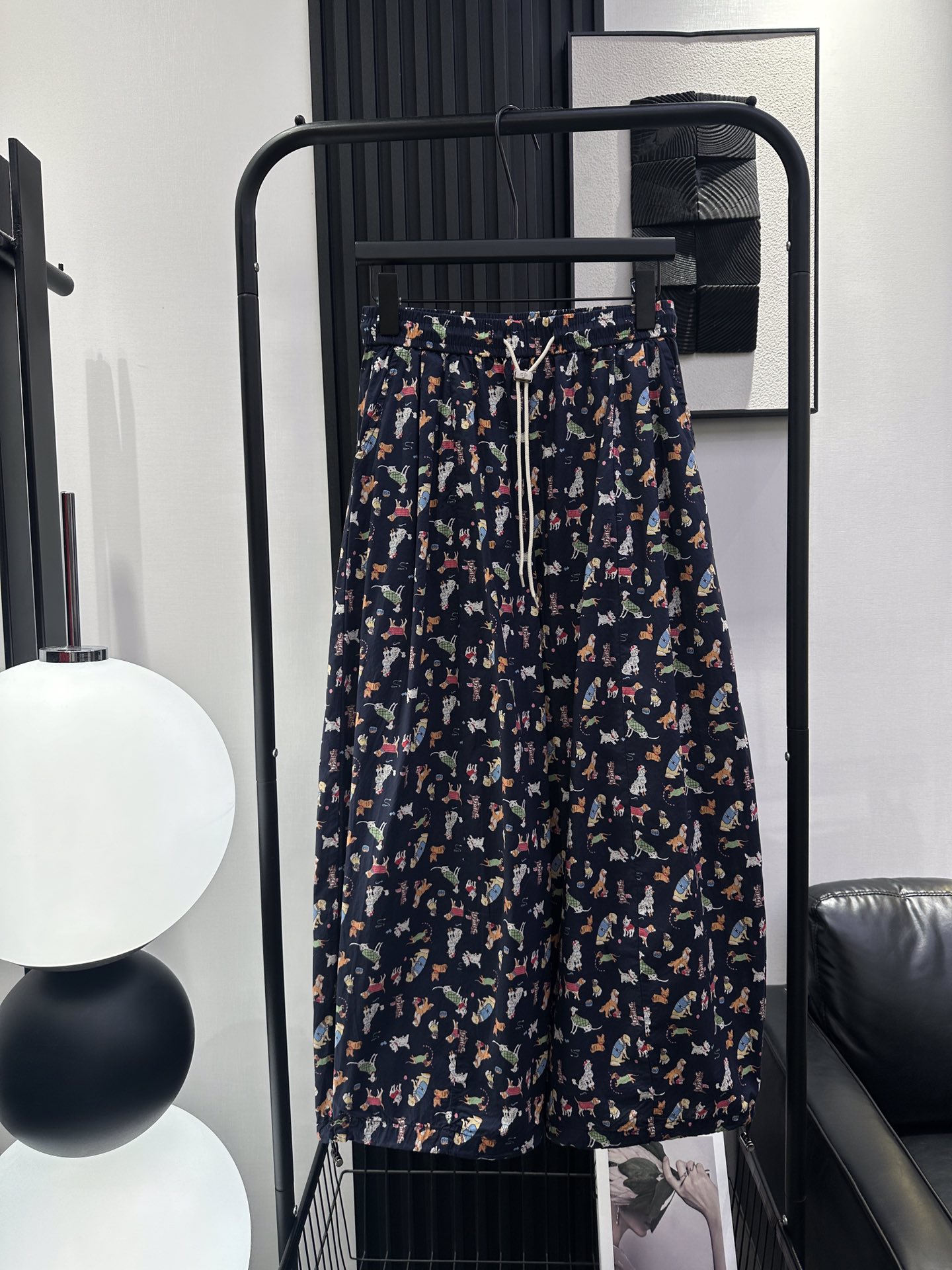 NO:430301,QOY-New high-quality pet dog printed drawstring nine-point balloon pants. The cotton fabric is very light and breathable and comfortable. It is especially fashionable and beautiful. It is essential for age-reducing products. Recommended. Monochrome smlxl,,alexander wang19860909QOY-新款高定宠物狗印花抽绳九分气球裤 棉布料上身很轻薄 透气舒适 特别洋气好看 减龄必备单品 推荐 单色 smlxl,,alexander wang,Women's clothing