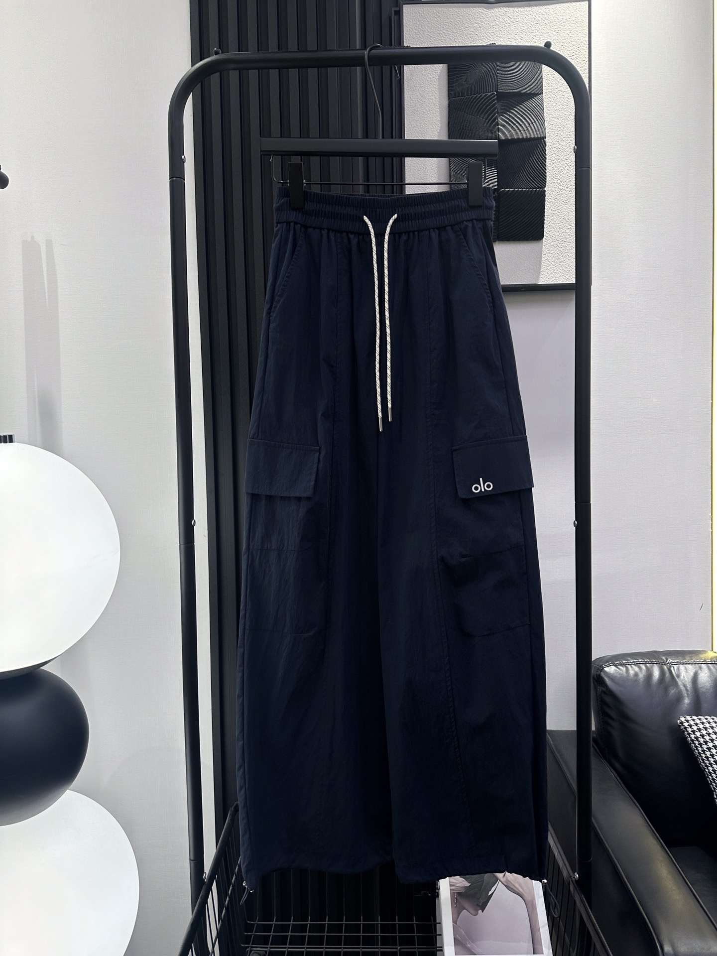 NO:453792,alo-New contrasting waist casual pants, the style is super good-looking on the upper body, matched with a simple top, easy to deal with the high temperature of summer, unmodified slack feeling, monochrome smlxl,,alexander wang19860909alo-新款撞色腰休闲裤 版型正上身超好看 搭配简约上衣 轻松应对夏日高温 无修饰的松弛感 单色 smlxl,,alexander wang,Women's clothing