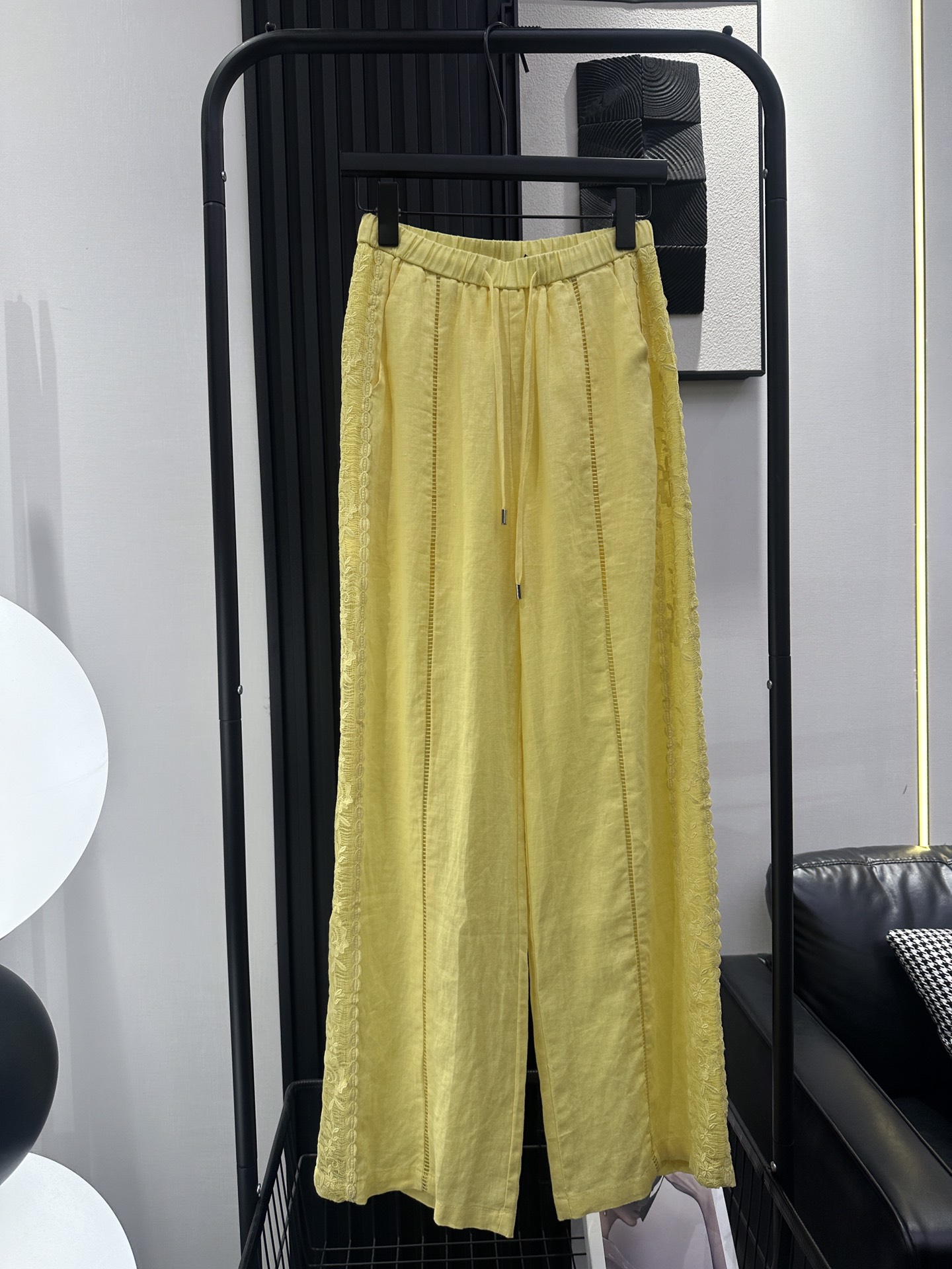 NO:453817,MiuMiu-New straps, wide-leg pants, side hollow mesh, linen fabric breathable and comfortable, slightly loose, little womanly temperament, fashionable and fashionable style, recommended, monochrome smlxl,,miumiu,alexander wang19860909MiuMiu-新款绑带麻料阔腿裤 侧边镂空网花 亚麻面料透气舒适 版型微宽松 小女人气质 时尚洋气款 推荐推荐 单色 smlxl,,miumiu,alexander wang,Women's clothing