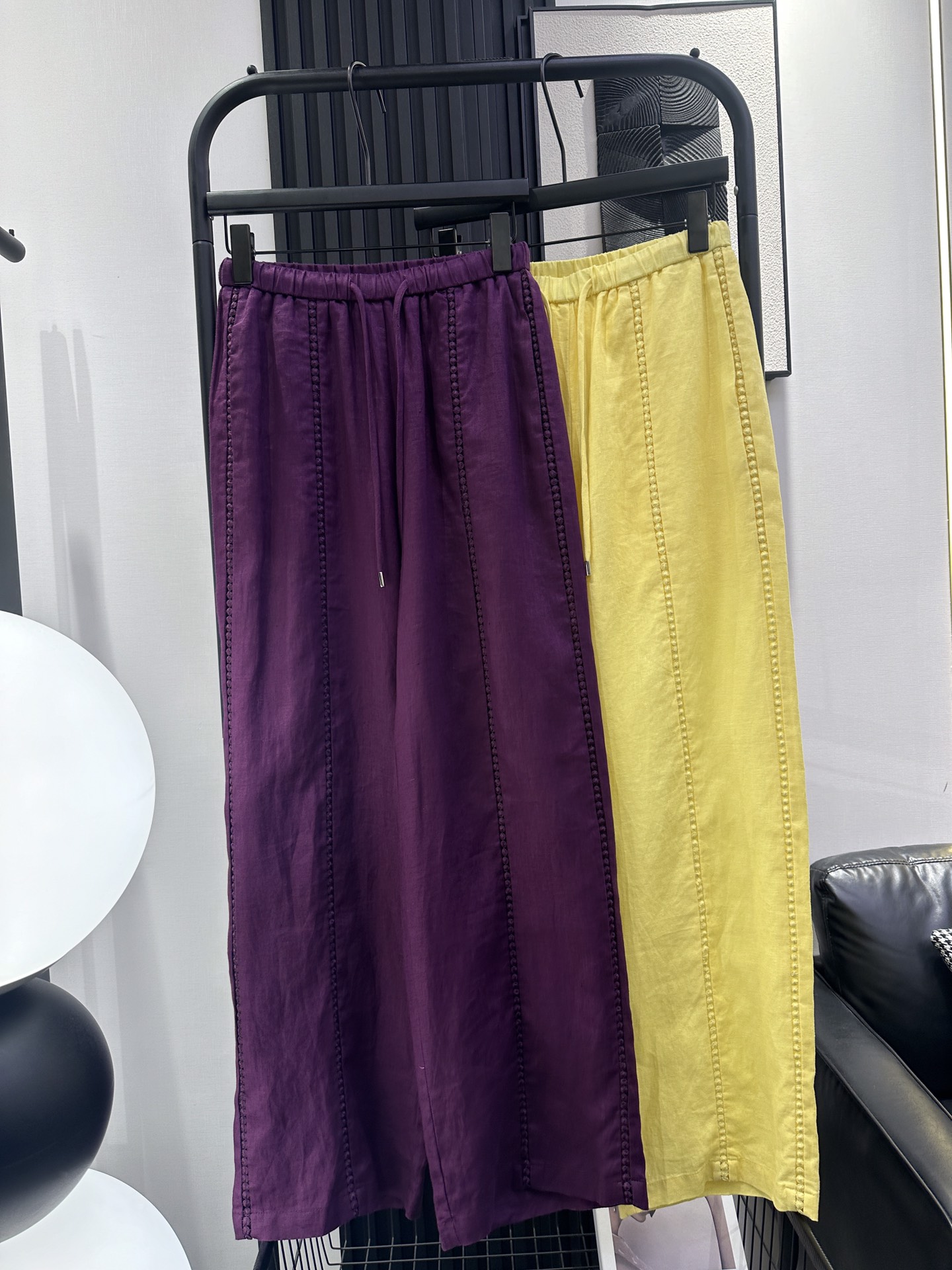 NO:453822,MM6-New ultra-thin sesame wide-leg pants, hollow small round flower design on the side, super beautiful upper body, good drooping, positive style, closed eyes, recommended, two colors smlxl,,masion margiela,alexander wang19860909MM6-新款超薄麻料阔腿裤 侧边镂空小圆花设计 上身超好看 垂感好版型正 闭眼入 推荐推荐 两色 smlxl,,masion margiela,alexander wang,Women's clothing