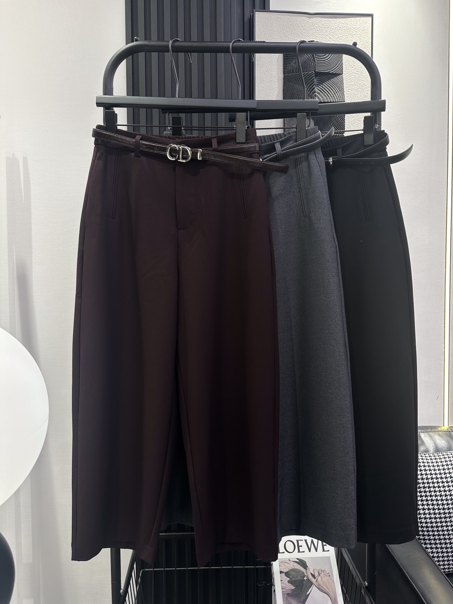 NO:455275,DIOR New high-waist nine-point balloon pants Customized belt Soft texture Casual minimalist style High-slim and slim and strong inclusiveness Close eyes Three-color smlxl,,dior,dior,alexander wang19860909DIOR 迪奥 新款高腰九分气球裤 定制皮带 质感柔软 休闲极简风 显高显瘦包容性强 闭眼入 三色 smlxl,,dior,dior,alexander wang,Women's clothing