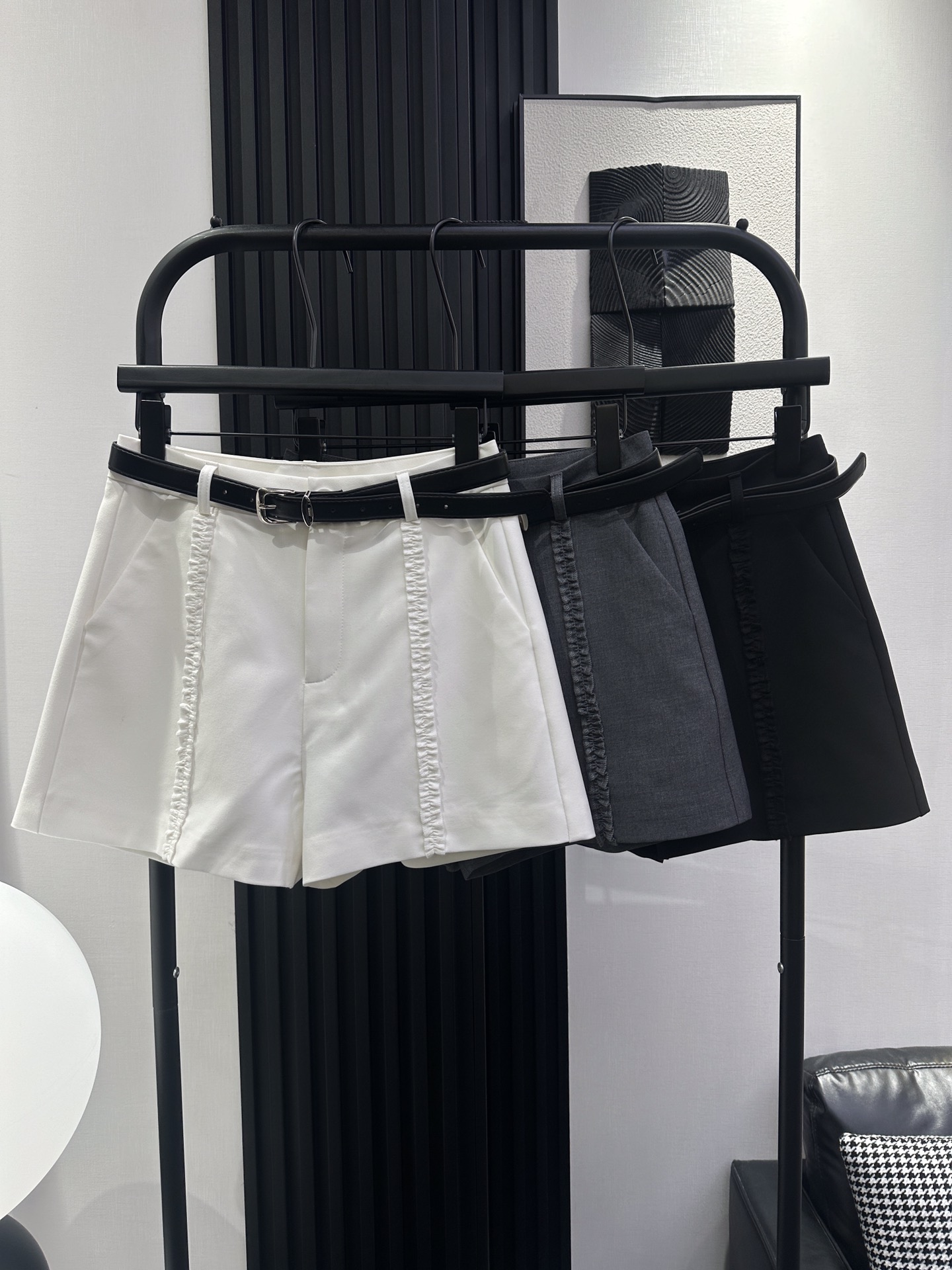 NO:455281,MM6-New style, front mid-lace belt shorts, A-line shorts with black belt, playful wavy lace, super positive style, very slim on the upper body, three-color smlxl,,masion margiela,shorts,alexander wang19860909MM6-新款 前中花边皮带短裤 A字版短裤搭配黑色腰带 俏皮波浪花边 版型超正 上身非常显瘦 三色 smlxl,,masion margiela,shorts,alexander wang,Women's clothing