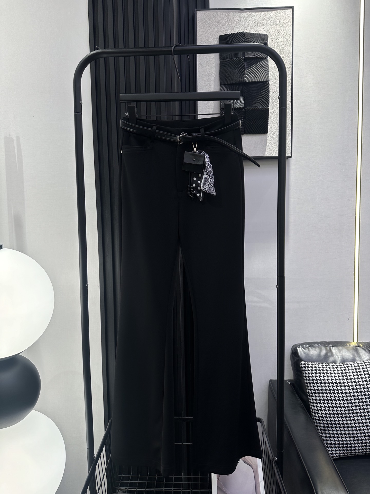 NO:455292,HERMS - New high-waisted, slightly flare pants paired with Hermes-style small belt, which can be controlled by a small person. The upper body is exquisite and beautiful, slim and versatile. Recommended Monochrome smlxl,,hermes,hermes,alexander wang19860909HERMS 爱马仕-新款高腰微喇神裤搭配爱马仕风小腰带 小个子也能驾驭 上身精致好看 显瘦百搭 推荐 单色 smlxl,,hermes,hermes,alexander wang,Women's clothing