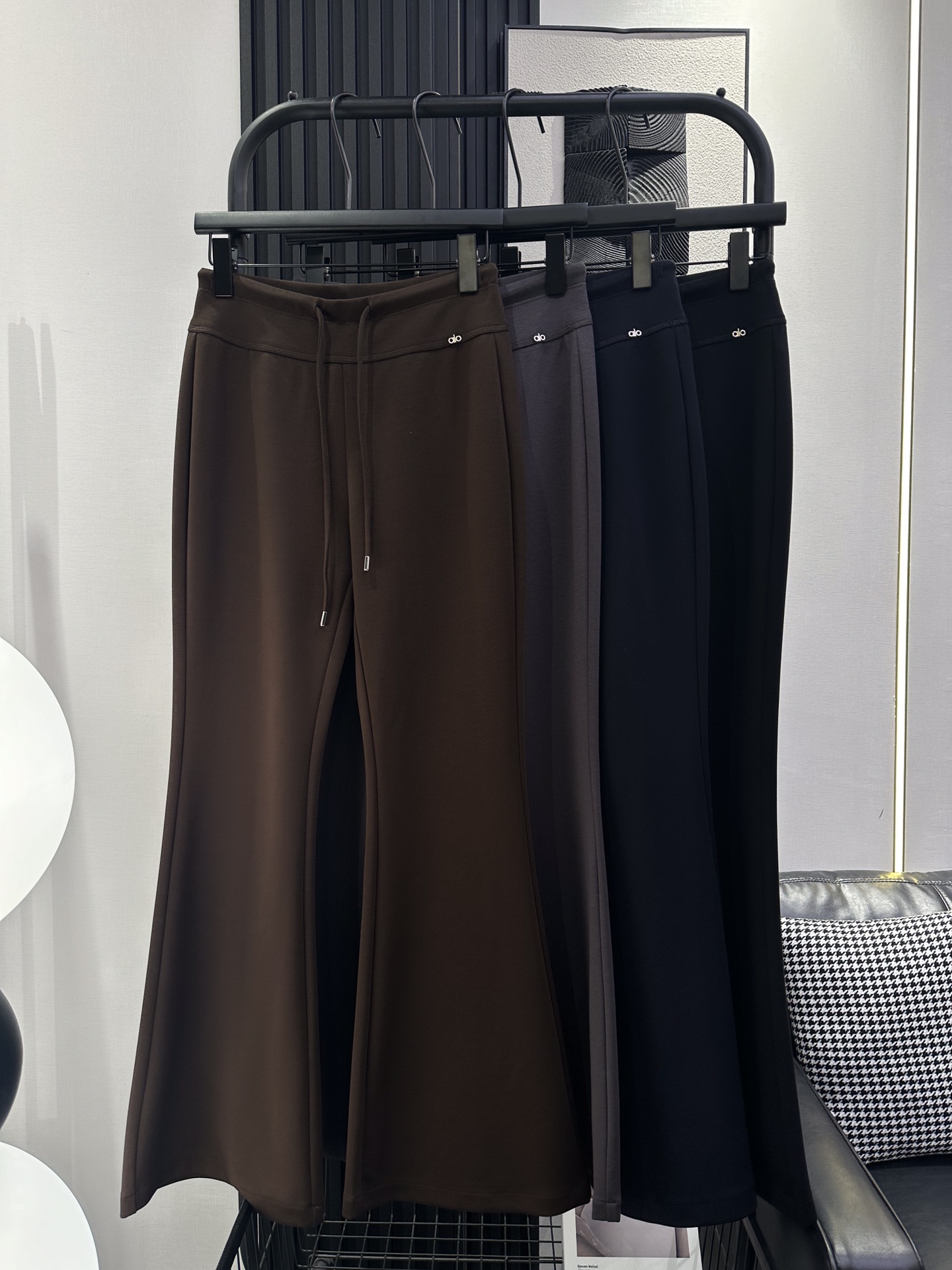 NO:455297,alo-New metal letters micro-flare trousers, high-waist design to modify the legs, metal letter embellishment makes the more personalized, micro-flare trousers legs elongate, versatile style, super comfortable fabric, four-color smlxl,,alexander wang19860909alo-新款金属字母微喇裤 高腰设计修饰腿型 金属字母点缀更显个性 微喇裤腿拉长比例 百搭款式 面料超舒服 四色 smlxl,,alexander wang,Women's clothing