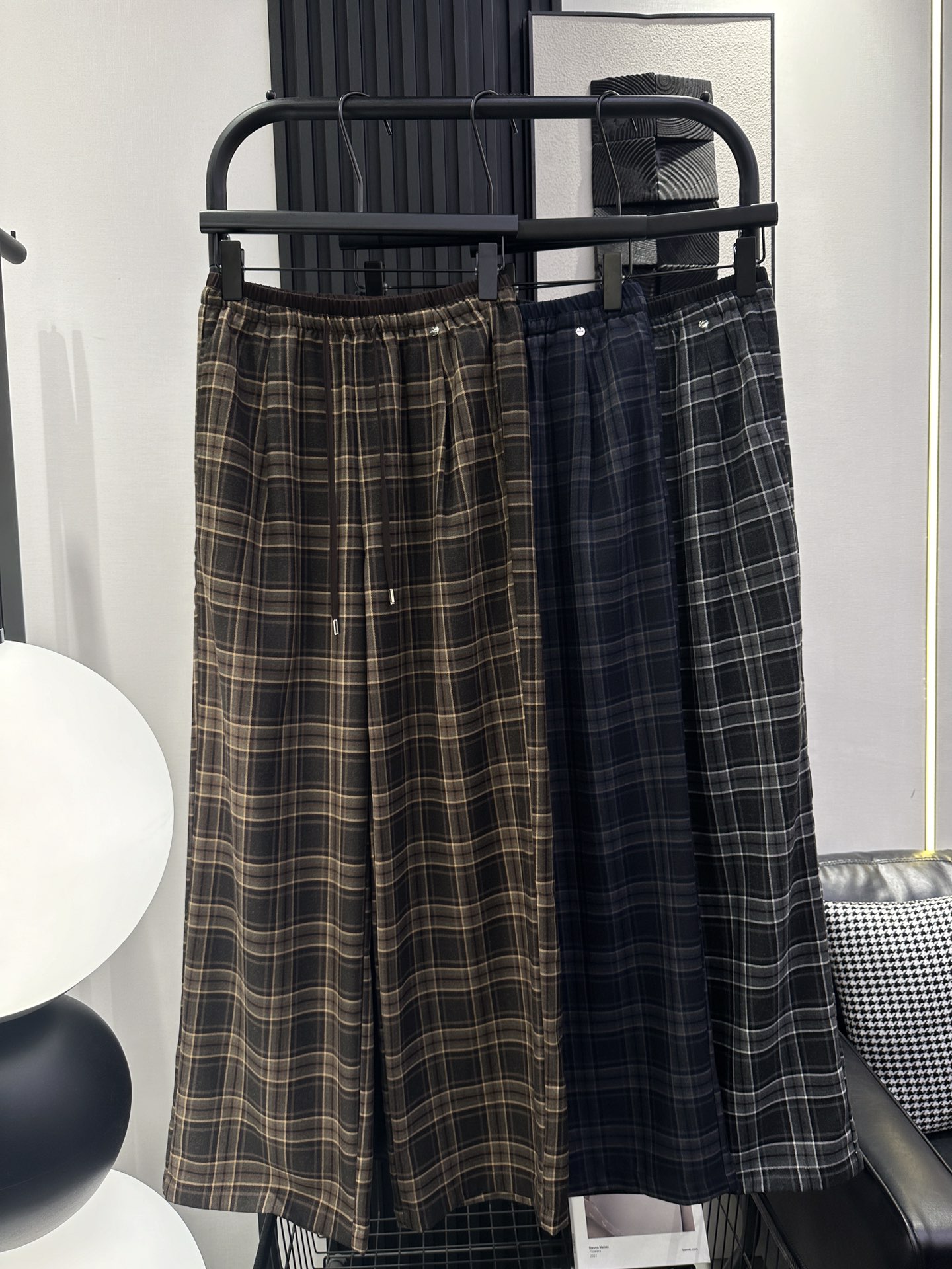 NO:455261,QOY-New classic plaid wide-leg pants Scottish style plaid never fades, anti-wrinkle and wear-resistant, unpilling, elastic waist to accommodate all kinds of figures, dark plaid visual shrinkage effect, slimming upper body three-color smlxl,,alexander wang19860909QOY-新款经典格子阔腿裤 苏格兰风情格纹永不退流行 抗皱耐磨不起球 松紧腰头包容各种身材 深色系格纹视觉收缩效果满分 上身显瘦 三色 smlxl,,alexander wang,Women's clothing