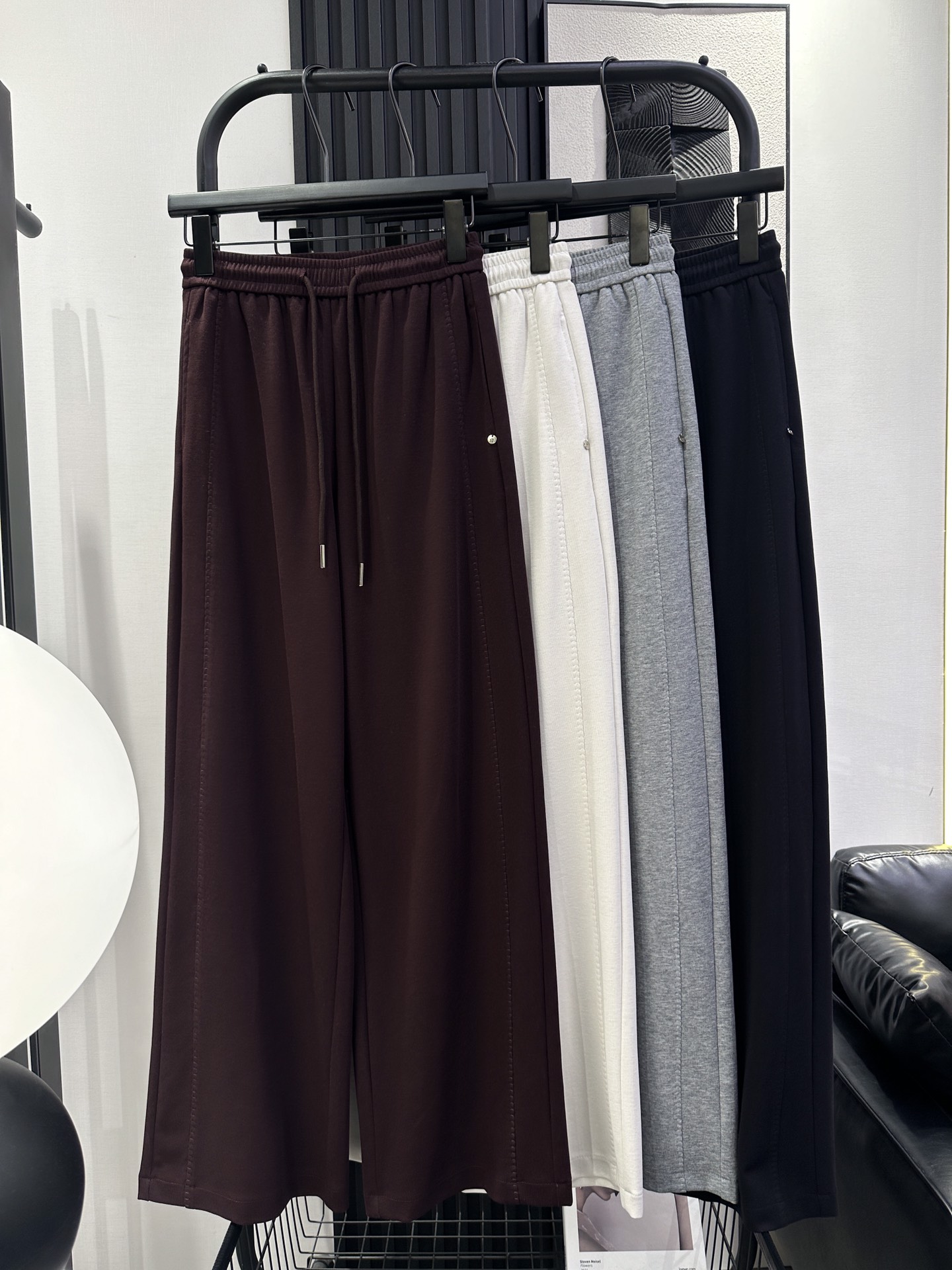 NO:455944,QOY-New straps, cotton-based fashionable wide-leg pants, small round brand design on the left front pocket, selected high-quality fabric, drooping, not showing the hips, versatile slimming artifact, four-color smlxl,,alexander wang19860909QOY-新款绑带棉料时尚阔腿裤 左前袋小圆牌设计 精选优质面料 垂感十足不显胯 百搭显瘦神器 四色 smlxl,,alexander wang,Women's clothing