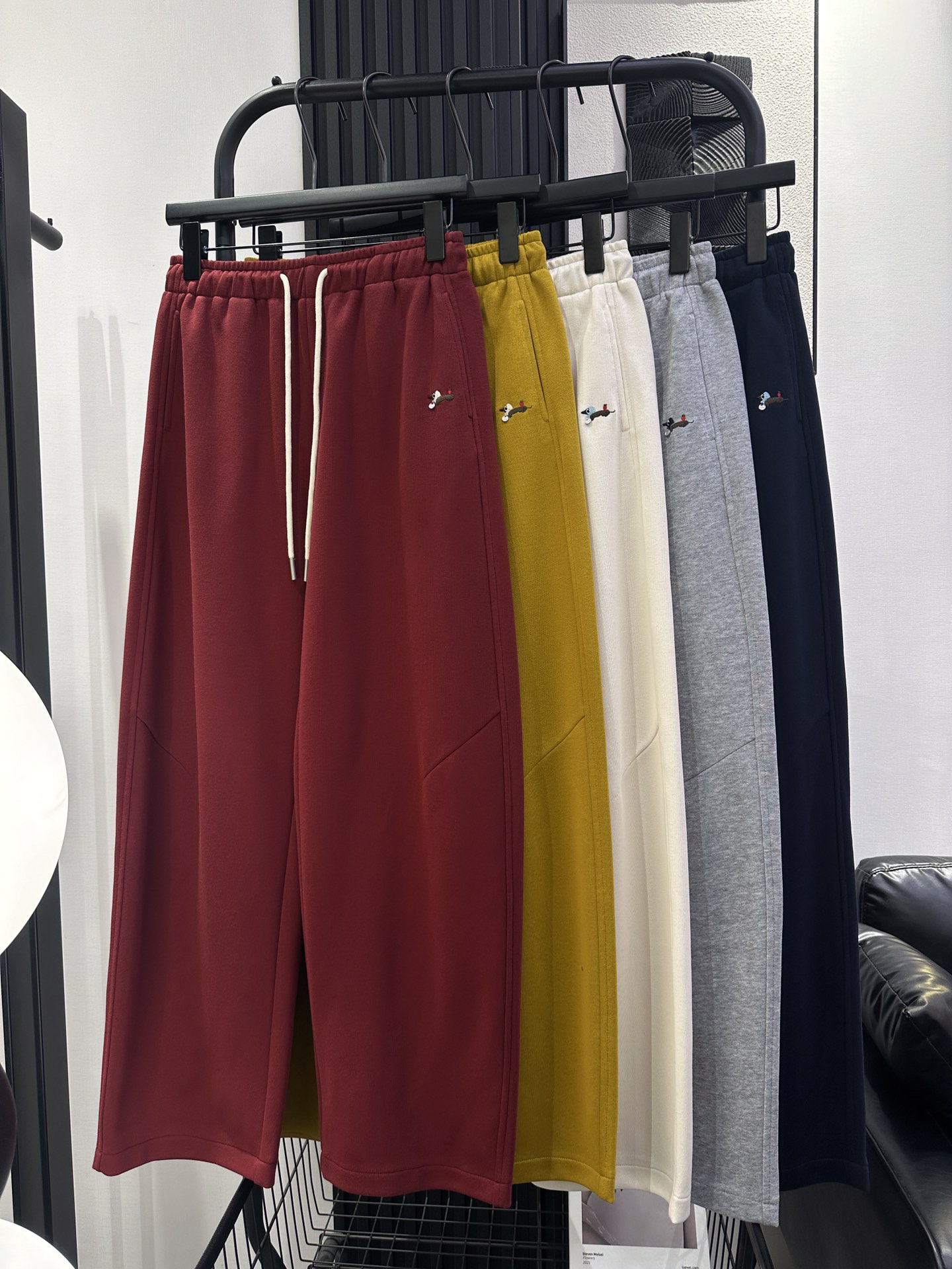 NO:455940,TB-Hot-shot version continues the left front dachshund dog embroidered scimitar pants, contrasting color straps, soft and comfortable fabric, regular style, slim upper body, fat and thin, can be used to control, not picky about body shape, close eyes, five-color smlxl,,alexander wang19860909TB-爆款延续左前腊肠狗刺绣弯刀裤 撞色绑带 面料柔软舒适 常规版型 上身显瘦 胖瘦均可驾驭 不挑身材 闭眼入 五色 smlxl,,alexander wang,Women's clothing