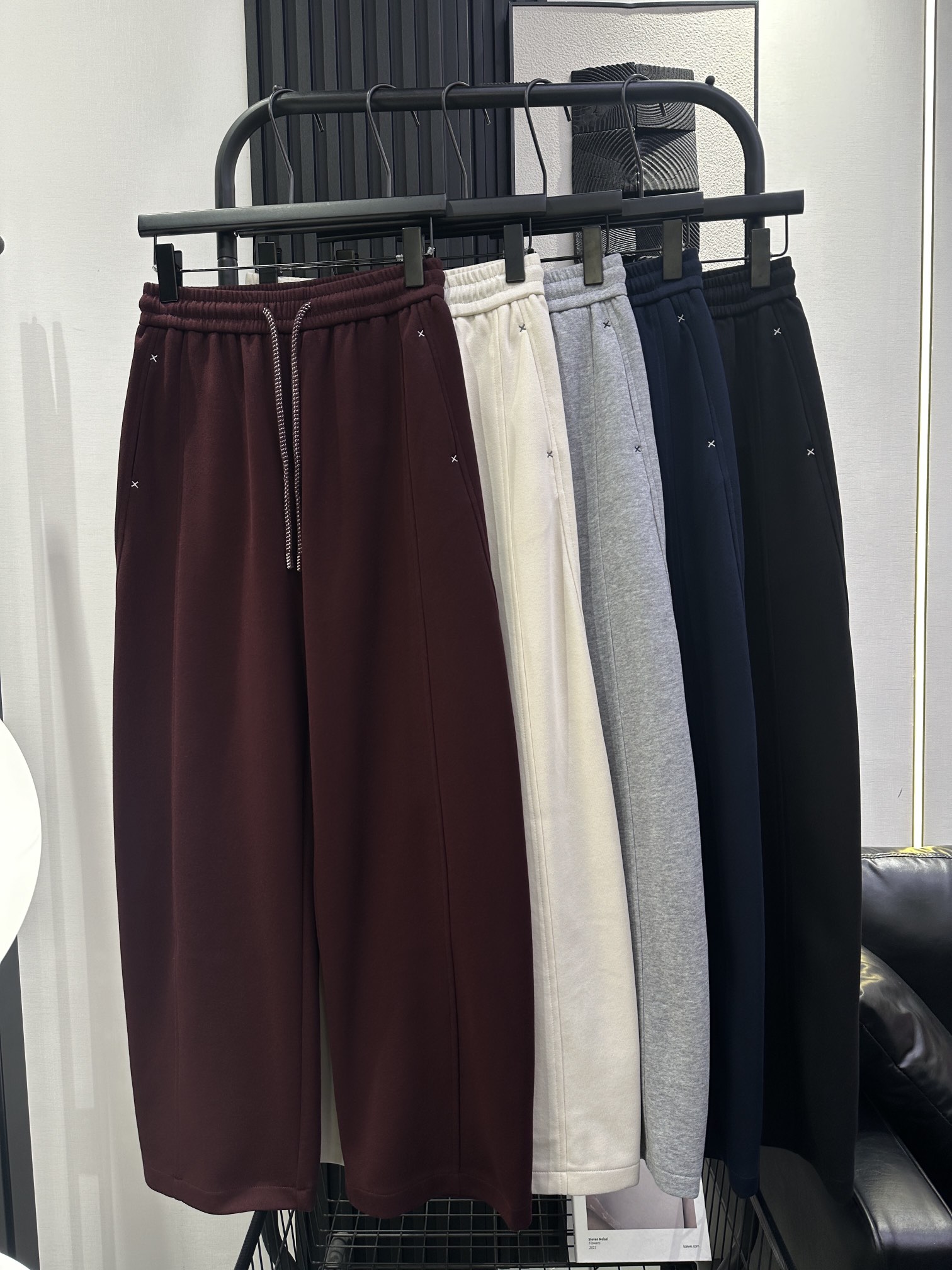 NO:455975,MM6-New bag-mouth X-embellished banana pants, thin cotton material, slightly loose style, slim upper body, casual and versatile five-color smlxl,,masion margiela,alexander wang19860909MM6-新款袋口X刺绣香蕉裤 薄款棉料 版型微宽松 上身显瘦 休闲百搭 五色 smlxl,,masion margiela,alexander wang,Women's clothing