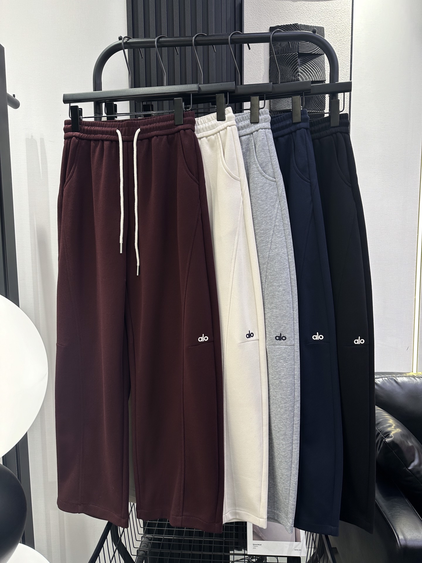 NO:455970,alo-New left middle embroidered LOGO banana pants Minimalist casual style Small loose style Age-reducing versatile slimming artifact Contains various leg shapes Five-color smlxl,,alexander wang19860909alo-新款左中刺绣LOGO香蕉裤 极简休闲风格 微宽松版型 减龄百搭显瘦神器 包容各种腿型 五色 smlxl,,alexander wang,Women's clothing
