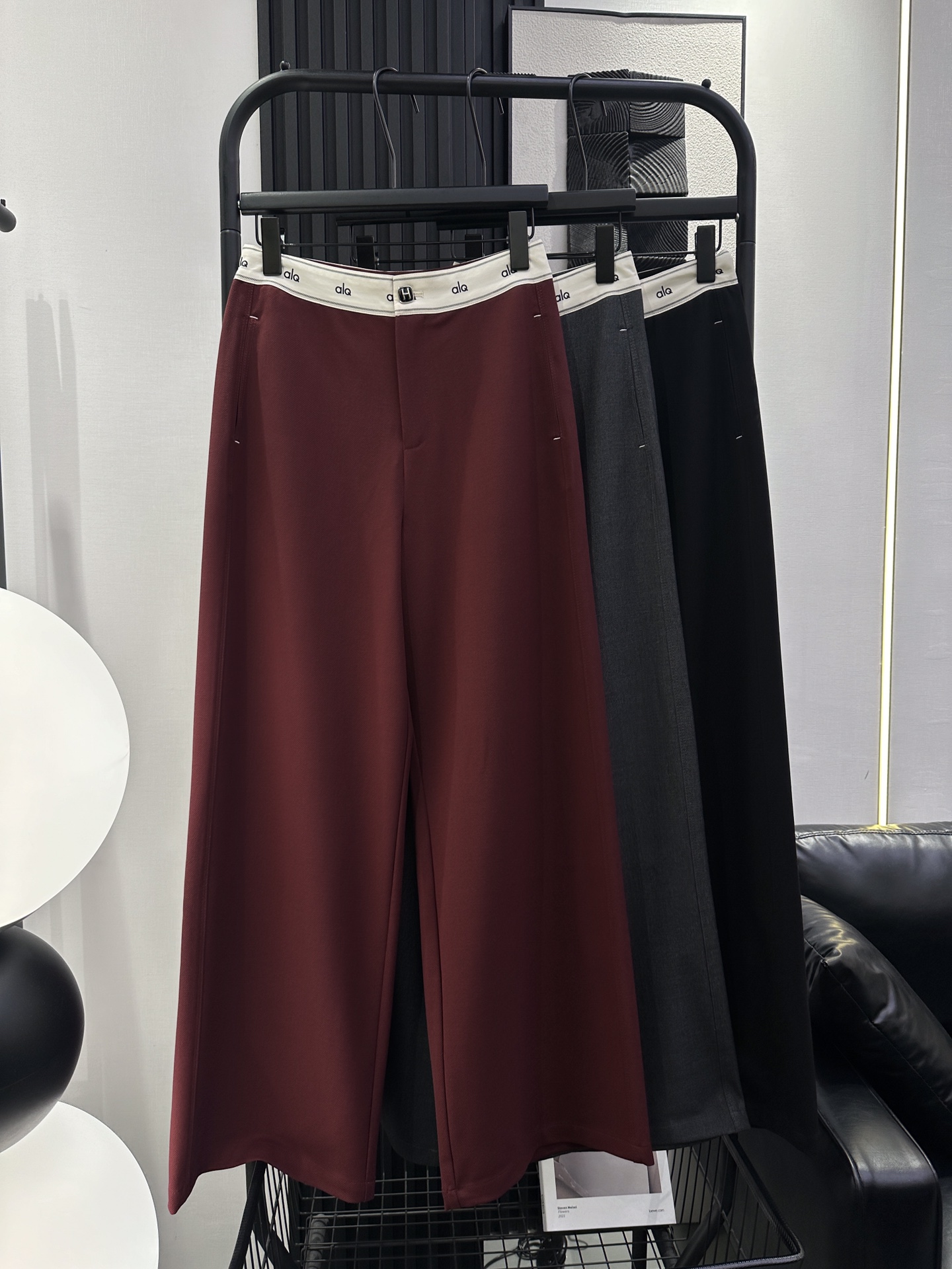 NO:455955,QOY-New waist spliced ​​letter webbing fabric drapes, the upper body covers the flesh and makes it look slim, soft and comfortable, wear-resistant, full of lazy feeling on the upper body, random matching, three-color smlxl l,,alexander wang19860909QOY-新款腰拼接字母织带 面料垂感很好 上身遮肉显瘦 柔软舒适 耐磨耐穿 上身慵懒感满满 随意搭配 三色 smlxl l,,alexander wang,Women's clothing