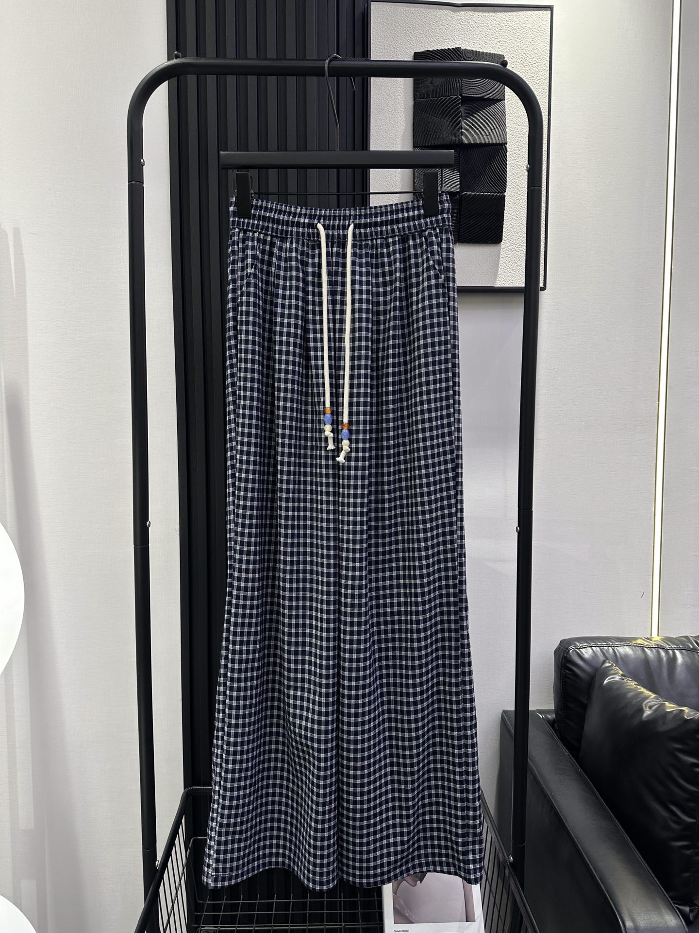NO:456542,AS-New thin plaid drawstring casual pants Classic navy blue plaid fabric never goes out of date, fresh and comfortable loose design, unbounded sense of upper body, matched with contrasting beads, suitable for all body shapes, monochrome smlxl,,alexander wang19860909AS-新款薄款格纹抽绳休闲裤 经典藏青色格纹面料永不过时 穿出清新感 舒适的宽松设计 上身无束博感 搭配撞色串珠点缀 适合各种身材 单色 smlxl,,alexander wang,Women's clothing