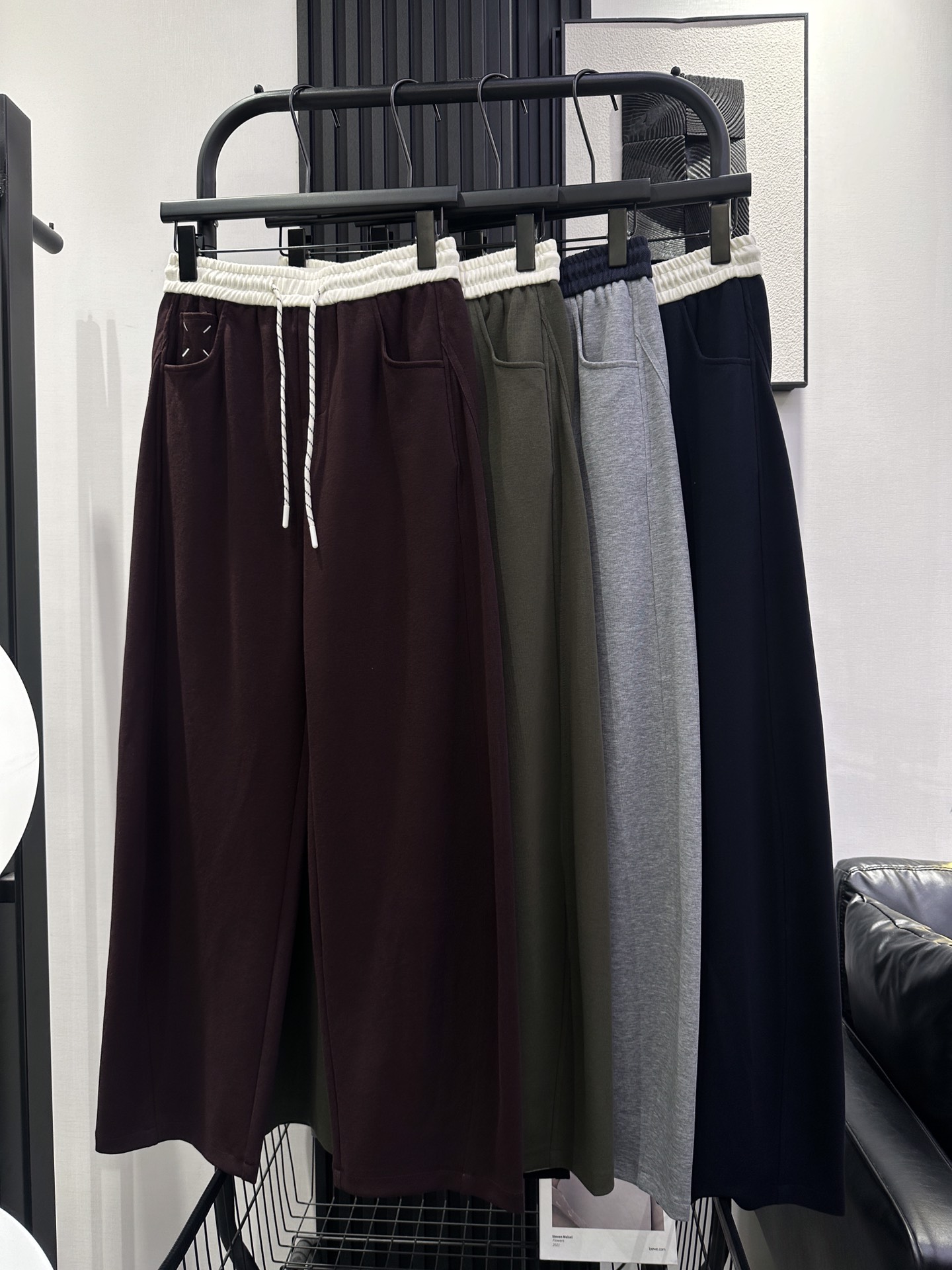 NO:457787,MM6-New simple scimitar pants in early autumn, soft and comfortable fabric, elastic waist, back right pocket embroidery, full of drooping upper body, versatile and not picky, four-color smlxl,,masion margiela,alexander wang19860909MM6-早秋新款简约款弯刀裤 面料柔软舒适 松紧腰头 后右口袋刺绣 上身垂感十足 百搭不挑人 四色 smlxl,,masion margiela,alexander wang,Women's clothing