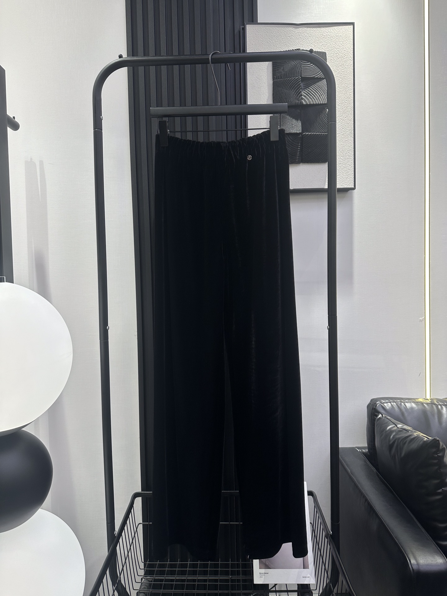 NO:457781,QOY-A new velvet LOGO wide-leg pants with a good texture and a slim upper body. Very inclusive. A must-have for everyone. Monochrome smlxl, alexander wang19860909QOY-早秋新款丝绒LOGO阔腿裤 质感超好 上身特别显瘦 包容性很强 人手必备的一款 单色 smlxl,,alexander wang,Women's clothing