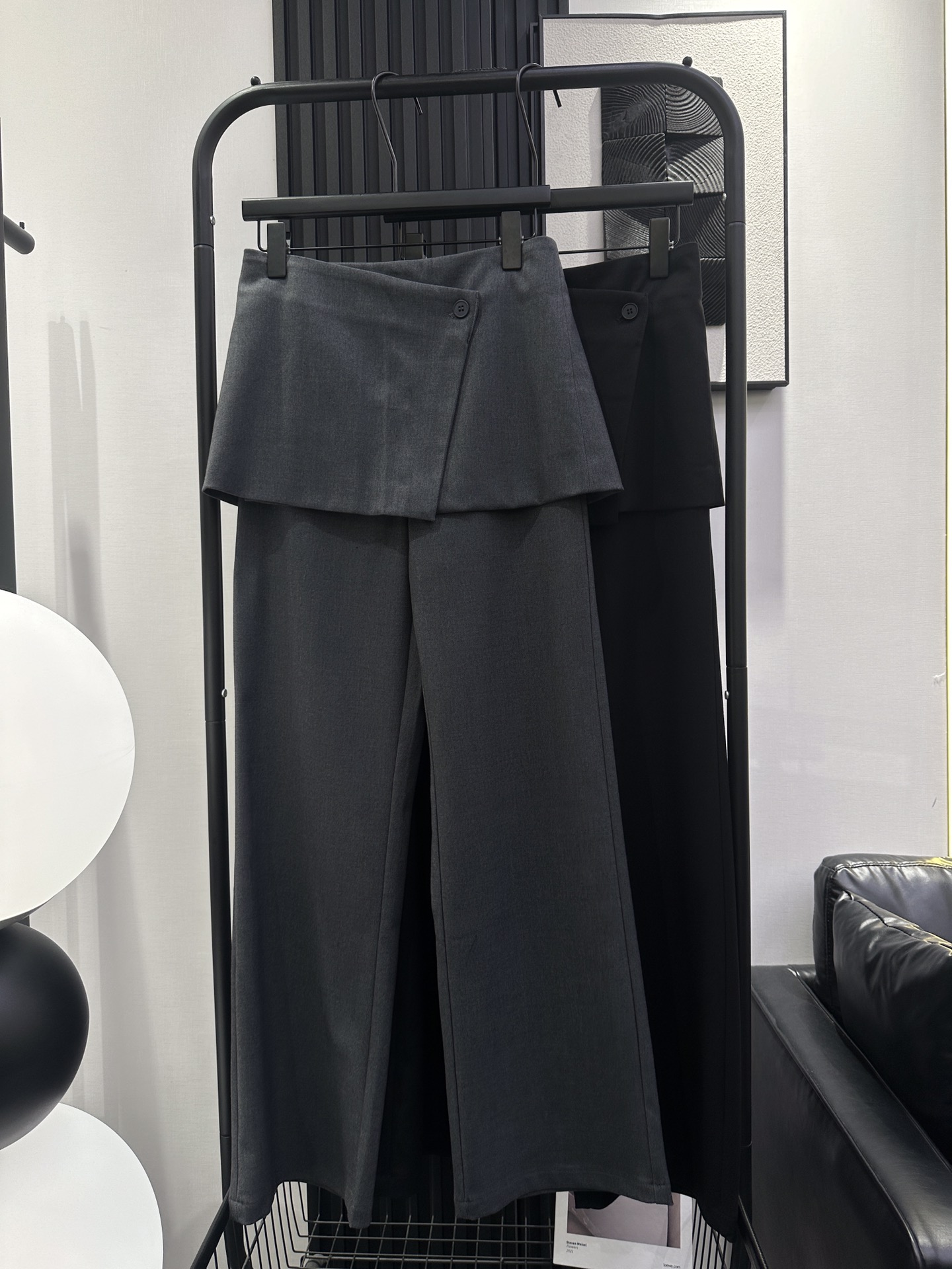 NO:457776,BALENCIAGA - the new fake two-piece high-waist wide-leg pants in early autumn. The fashionable and versatile style makes the upper body look very good. The versatile and not picky legs. The absolute number two-color smlxl,,balenciaga,balenciaga,alexander wang19860909BALENCIAGA 巴黎世家-早秋新款假两件高腰阔腿裤 洋气百搭显瘦款 上身效果特别棒 百搭不挑腿型 绝绝子 两色 smlxl,,balenciaga,balenciaga,alexander wang,Women's clothing
