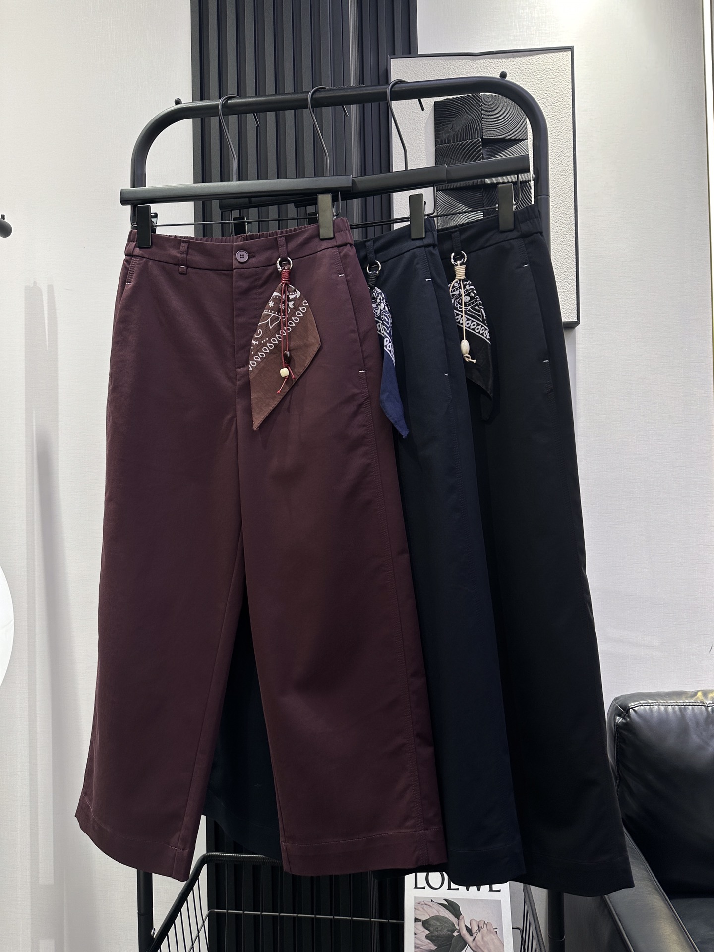 NO:459210,QOY-New fashion left front bead pendant straight nine-point pants Custom fabric soft and comfortable upper body Delicate bead embellishment Eye-catching and unique Straight fit design Slim fit and long legs A versatile choice Three-color smlxl, Alexander wang19860909QOY-新款时尚左前珠子挂件直筒九分裤 定制面料上身柔软舒适 精致珠子点缀 吸睛又别致 直筒版型设计 修身显腿长 百搭首选 三色 smlxl,,alexander wang,Women's clothing