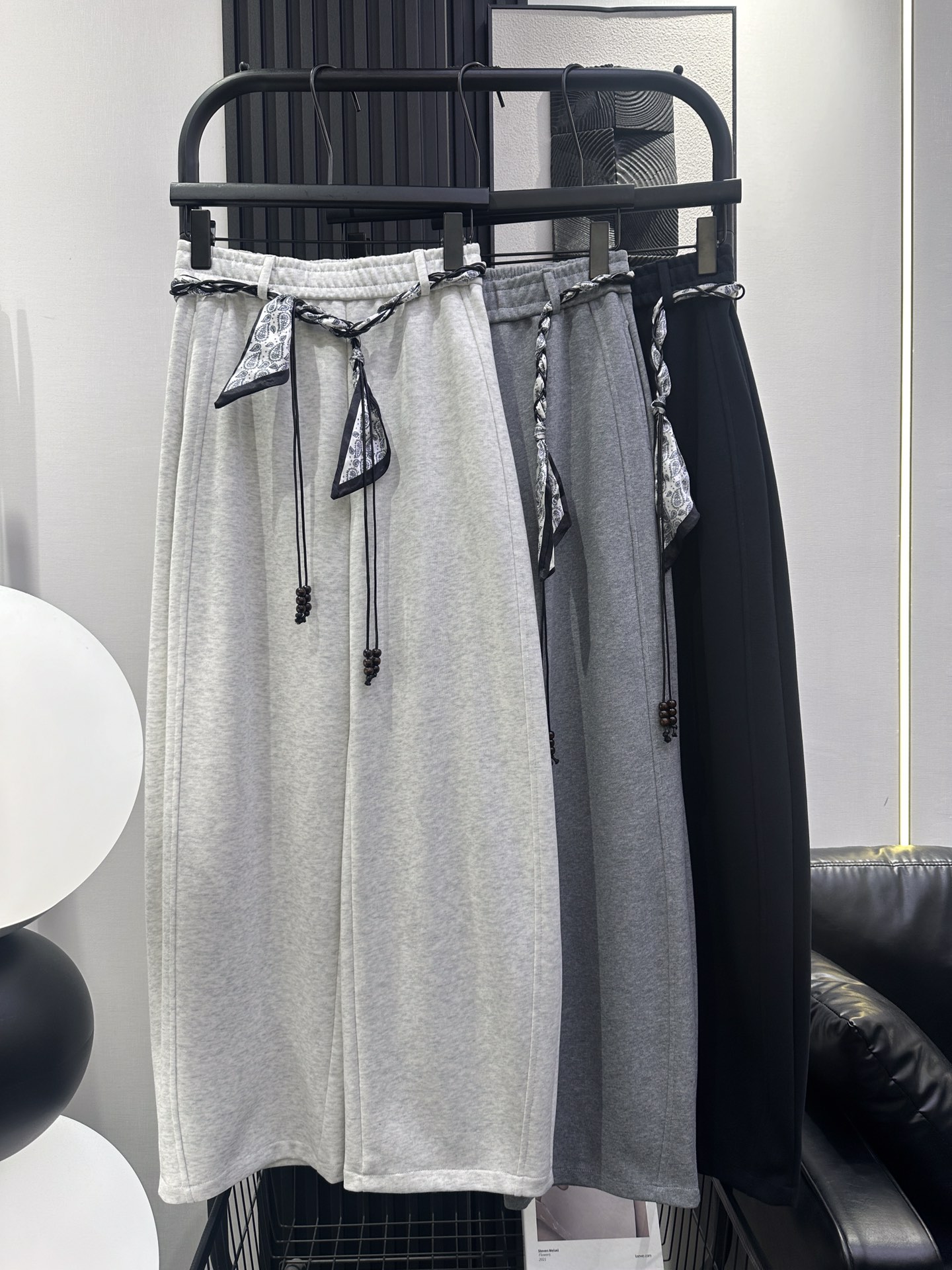 NO:463255,QOY-New Korean silk scarf belt banana pants, elastic high waist, soft and delicate fabric, slim upper body, versatile and not picky legs, monochrome smlxl,,alexander wang19860909QOY-新款韩系丝巾腰带香蕉裤 松紧高腰 面料柔软细腻 版型上身显瘦 百搭不挑腿型 单色 smlxl,,alexander wang,Women's clothing