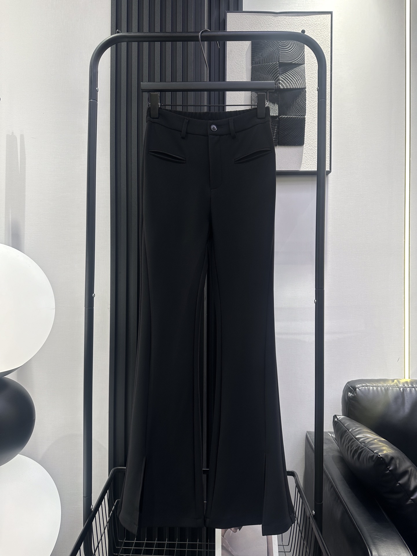 NO:463247,BOTTEGA VENETA new style of micro-flare pants with one-line fake pockets, back elastic design, strong inclusiveness, good elasticity of fabric, slit design of trousers, can modify the leg shape, the upper body is super slim, simple, atmospheric and versatile, monochrome smlxl,,bottega veneta,alexander wang19860909BOTTEGA VENETA 新款微喇裤一字假口袋 后松紧设计 包容性强 面料弹力好 裤脚做了开叉设计 可修饰腿型 上身超显瘦 简约大气又百搭 单色 smlxl,,bottega veneta,alexander wang,Women's clothing