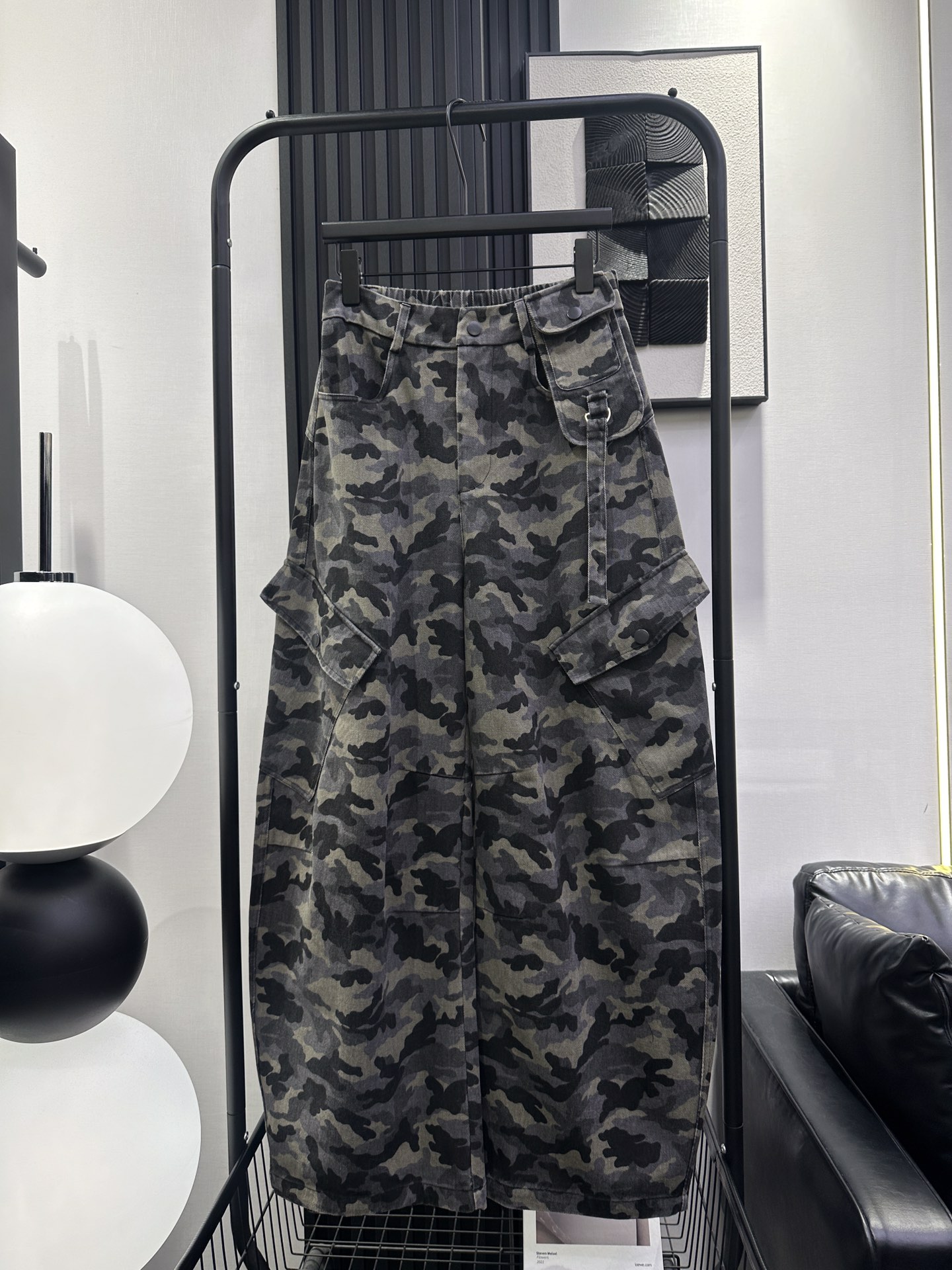 NO:472150,BALENCIAGA - New shoulder bag, camouflage scimitar jeans, slim and versatile and fashionable loose style, slim and fashionable and beautiful, monochrome smlxl,,balenciaga,balenciaga,satchels,jeans,alexander wang19860909BALENCIAGA 巴黎世家-新款挎包迷彩弯刀牛仔裤 显瘦百搭洋气宽松版型 上身显瘦时尚又好看 单色 smlxl,,balenciaga,balenciaga,satchels,jeans,alexander wang,Women's clothing