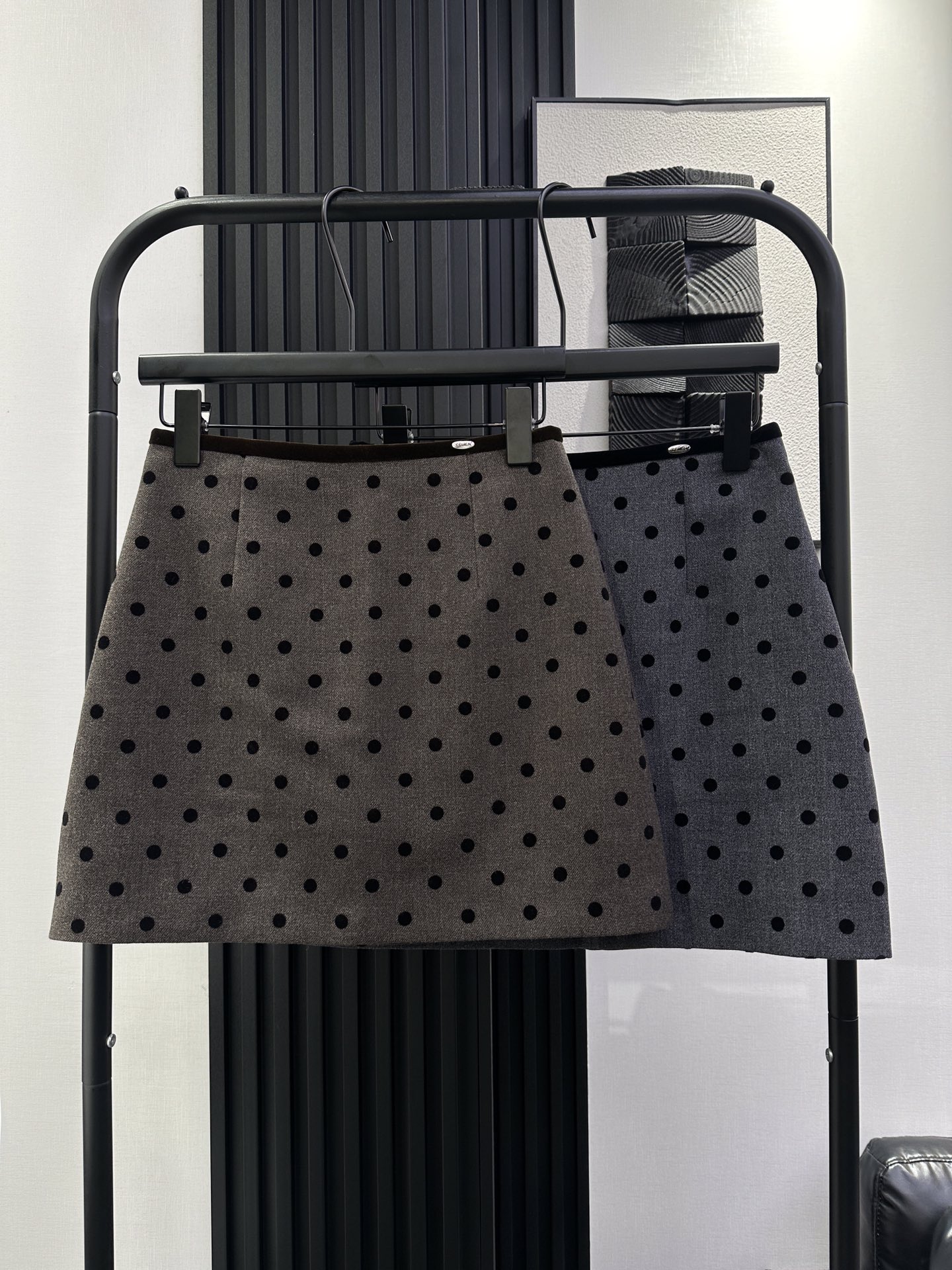 NO:474235,CELINE - New high-waist polka dot hip short skirt A-version skirt Super slim upper body with lining to control any leg shape, easy to wear long legs without pressing on height Two colors smlxl, celine,celine, skirts, alexander wang19860909CELINE 赛琳-新款高腰波点包臀短裙 A版裤裙 上身超显瘦 带内衬 驾驭任何腿型 不压身高轻松穿出大长腿 两色 smlxl,,celine,celine,skirts,alexander wang,Women's clothing