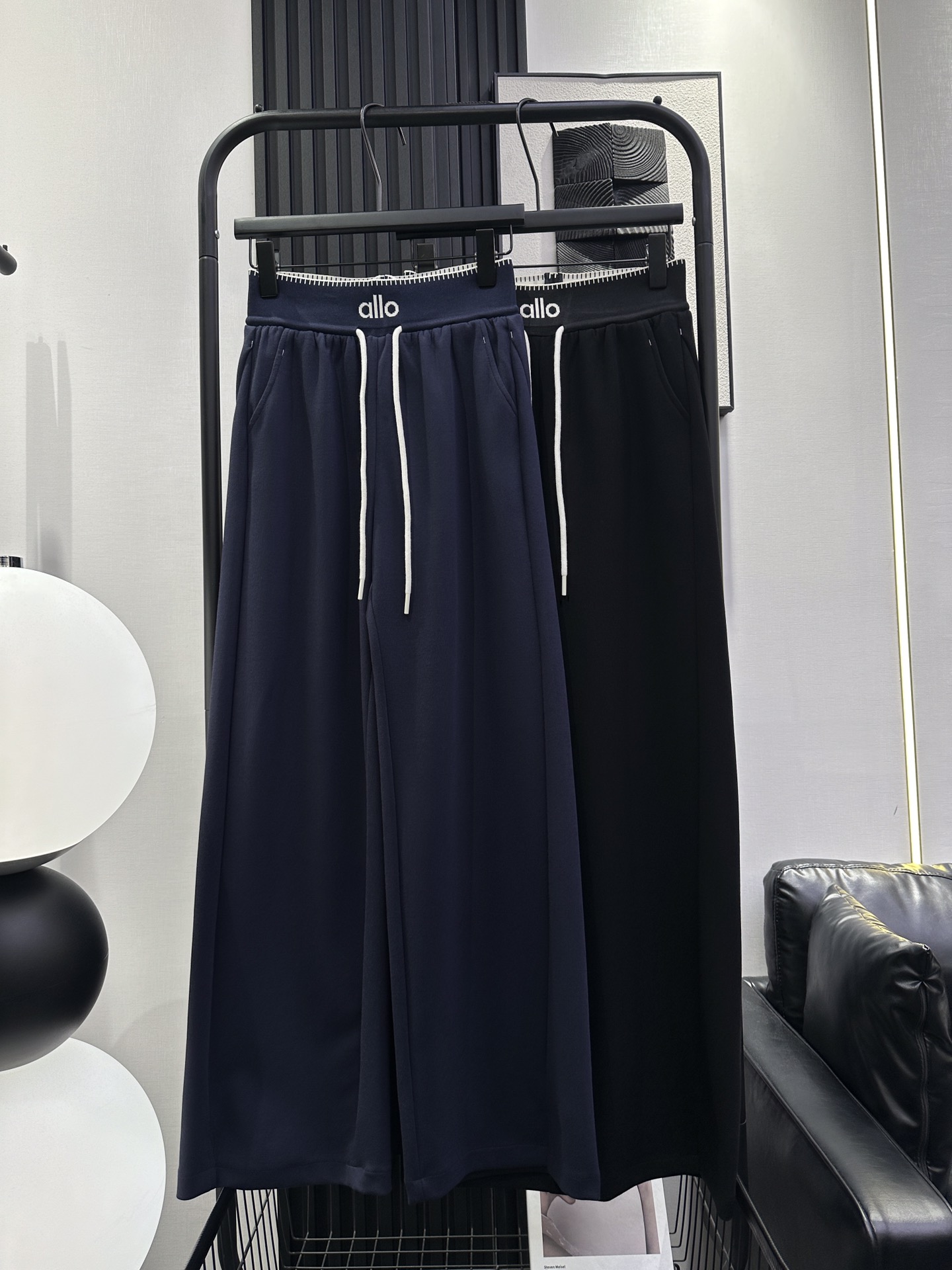 NO:474230,alo-New rubber LOGO letters high waist wide-leg pants, elastic elastic waist, slightly elastic fabric, small slits, slim legs, comfortable upper body and slim, look good no matter how you wear it, two colors smlxl,,alexander wang19860909alo-新款橡筋LOGO字母高腰阔腿裤 松紧弹力腰头 面料微弹力 裤脚做了小开叉 更修身腿型 版型上身舒适又显瘦 怎么穿都好看 两色 smlxl,,alexander wang,Women's clothing