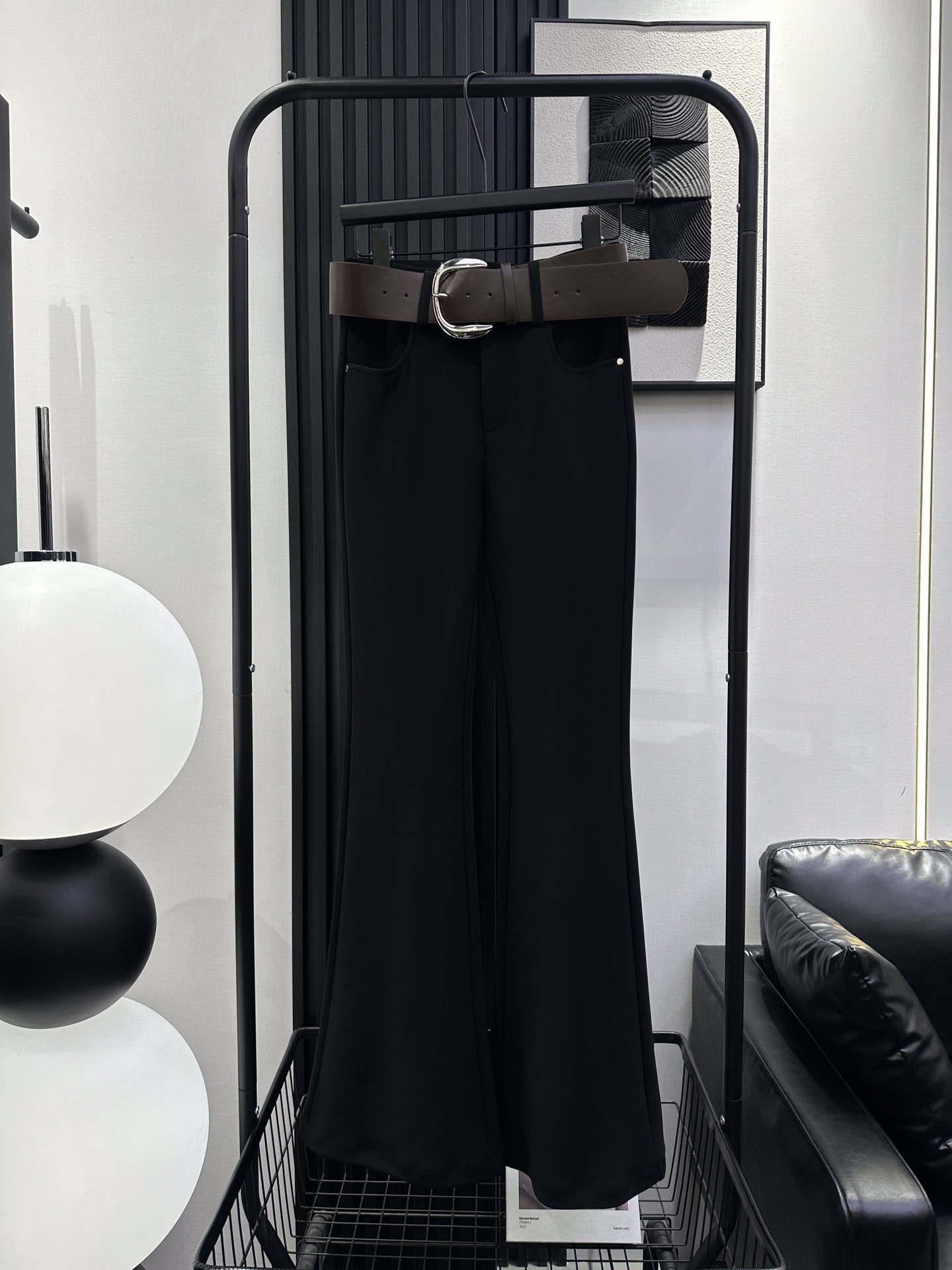 NO:478912,CELINE - New high-waist, wide belt slim-fitting trousers, high elastic fabric, comfortable and skin-friendly and breathable, perfectly displays the body curve, visual heightening not a little bit, instantly becomes long legs, close eyes, monochrome smlxl,,celine,celine,alexander wang19860909CELINE 赛琳-新款高腰宽皮带修身微喇裤 高弹力面料 舒适亲肤又透气 完美展示身材曲线视觉增高不是一点点 秒变大长腿 闭眼入 单色 smlxl,,celine,celine,alexander wang,Women's clothing