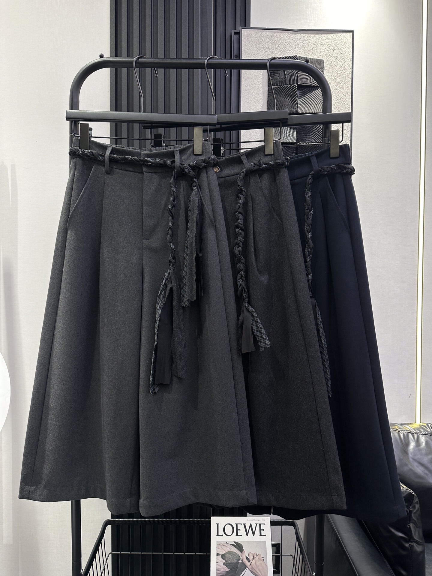 NO:483708,BALENCIAGA New style of woven belted wide-leg pants with elastic waist, trousers with a trouser upper body, super fashionable, all leg shapes can be easily controlled, visually super slimming, absolute fashion and age-reducing three-color smlxl,,balenciaga,balenciaga,alexander wang19860909BALENCIAGA 巴黎世家 新款麻花编腰带八方阔腿裤 后松紧腰头 裤型上身超洋气 各种腿型都能轻松驾驭 视觉超显瘦 绝绝子 时尚减龄 三色 smlxl,,balenciaga,balenciaga,alexander wang,Women's clothing