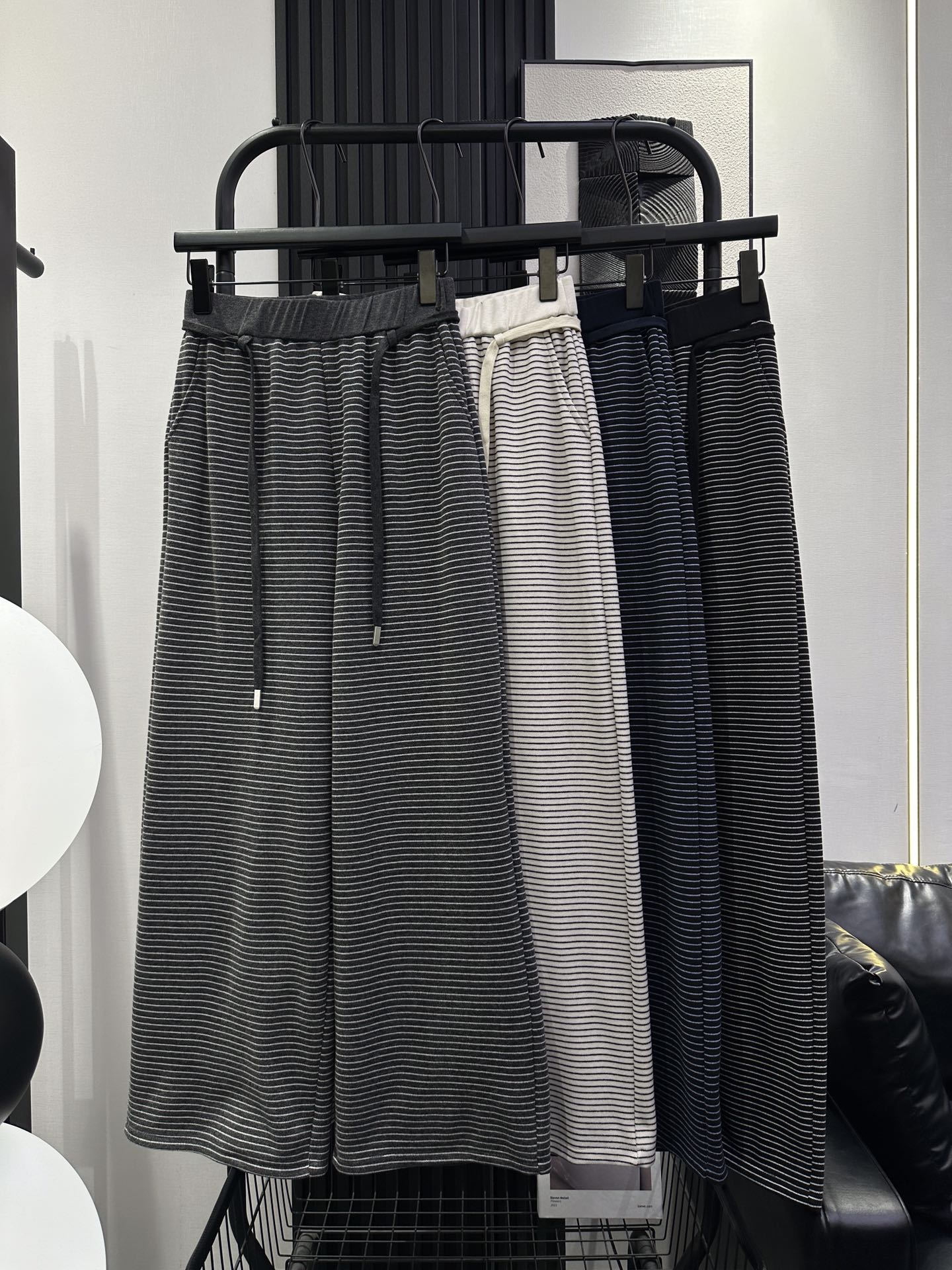 NO:484437,AS-New American retro striped straight-tube style, high waist elastic waist design, good style, strong inclusiveness, super slim upper body, full of lazy feeling, four-color smlxl,,alexander wang19860909AS-新款美式复古条纹直筒款 高腰松紧腰设计 版型好 包容性强 上身超显瘦 满满慵懒感 四色 smlxl,,alexander wang,Women's clothing