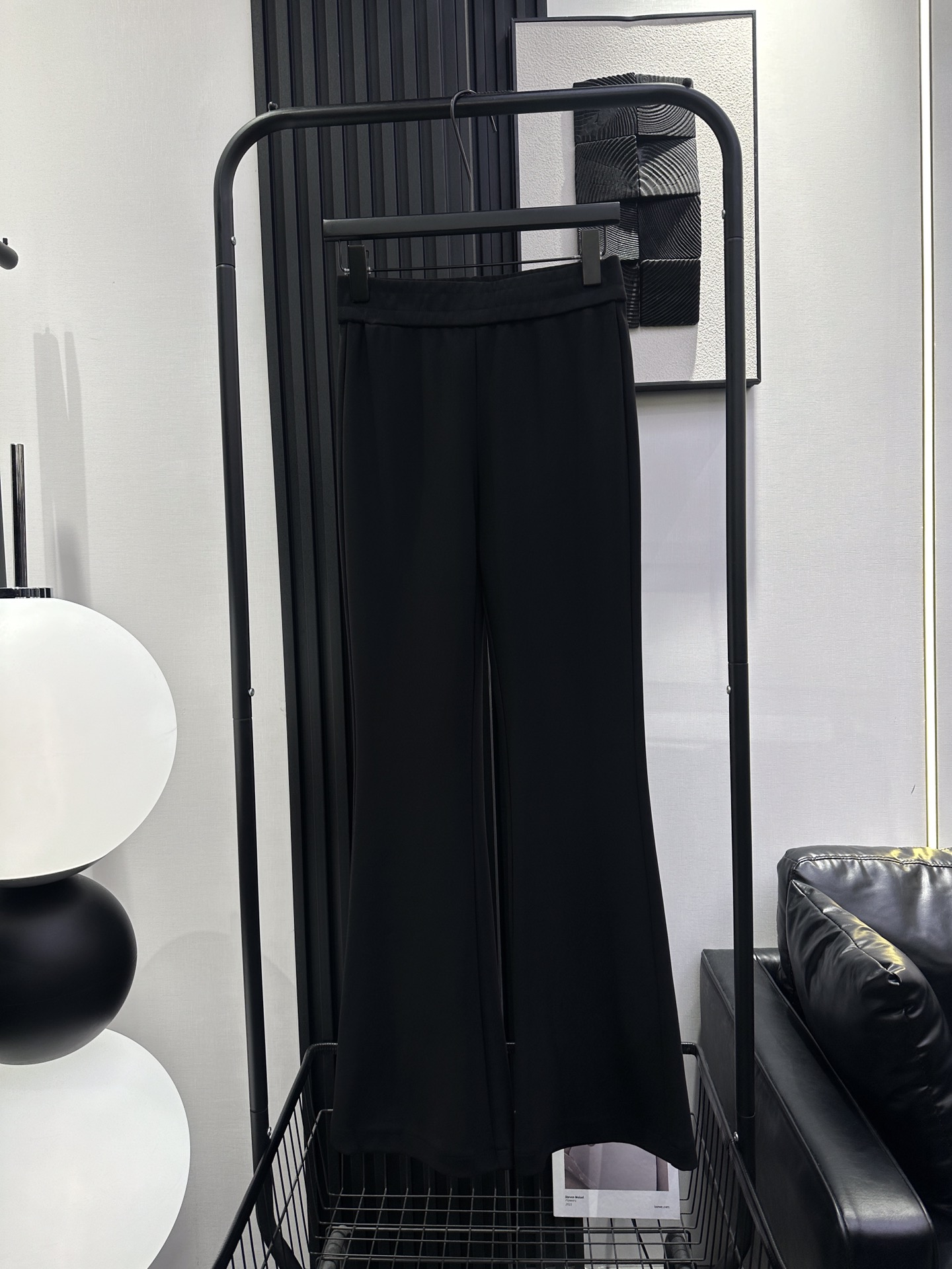 NO:484464,We11 DONE 2025 continues the hottest version of the net version of high-waisted micro-flare trousers, micro-stretch fabric, huge upper body, slim, long legs, monochrome smlxl,,alexander wang19860909We11 DONE 2025延续爆款 净版高腰微喇裤微弹力面料 上身巨显瘦 显大长腿 单色 smlxl,,alexander wang,Women's clothing