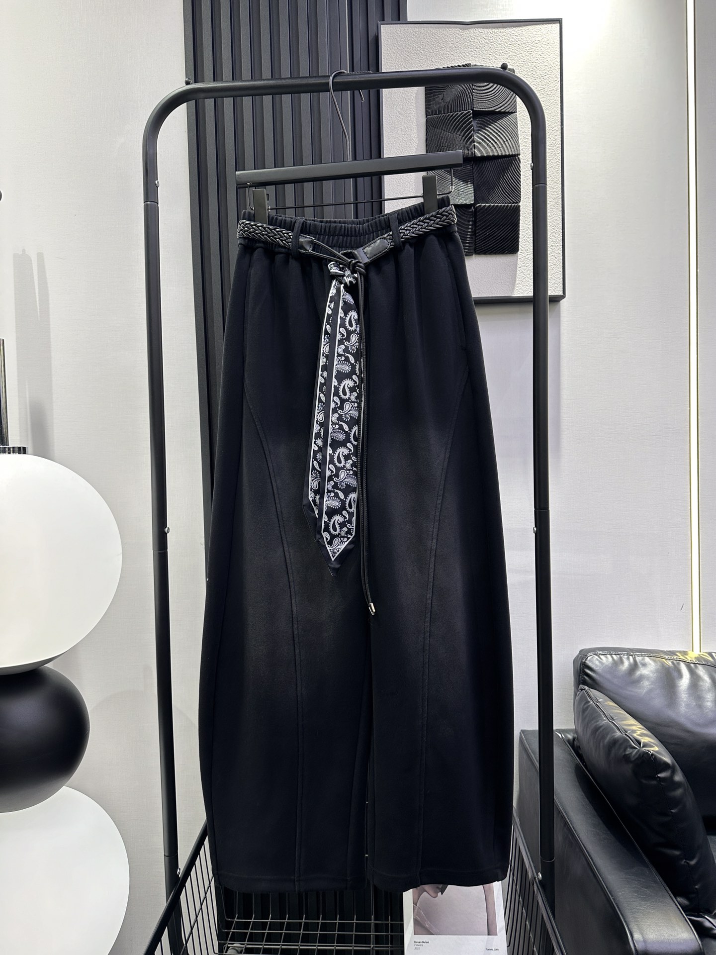 NO:488164,DIOR - New autumn and winter elastic high-waist scarf woven belt casual pants retro tie dye cool style Comfortable fabric and simple design The upper body is full of slack feeling Comfortable and unrestrained Easy and soft and texture Monochrome smlxl,,dior,dior,alexander wang19860909DIOR 迪奥-秋冬新款松紧高腰丝巾编织腰带休闲裤 复古扎染酷飒风 舒适的面料与简约设计 上身满满松弛感 舒适无束缚 轻易柔软还有质感 单色 smlxl,,dior,dior,alexander wang,Women's clothing