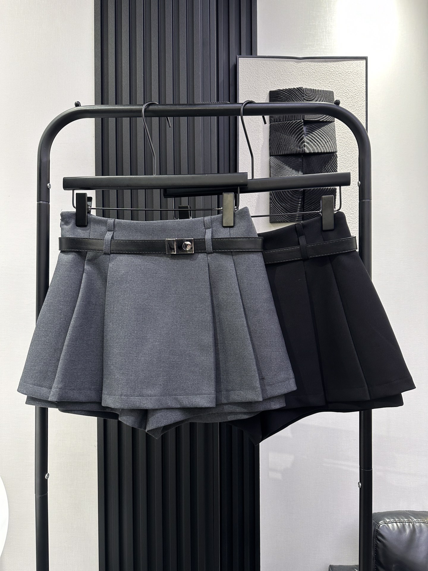 NO:491428,CELINE ·Celin Autumn and Winter New Style, Temperament to Slim Two-Piece Skirts, A-line Style, Fashionable, Legs, Slim, Versatile and age-reducing, Nice Black Gray SMLXL, Celine, Celine, Skirts, Alexander Wang19860909CELINE ·赛琳 秋冬新款 气质显瘦假两件裙裤 A字版型 上身洋气显腿长显瘦 百搭又减龄 效果很nice黑色灰色 smlxl,,celine,celine,skirts,alexander wang,Women's clothing