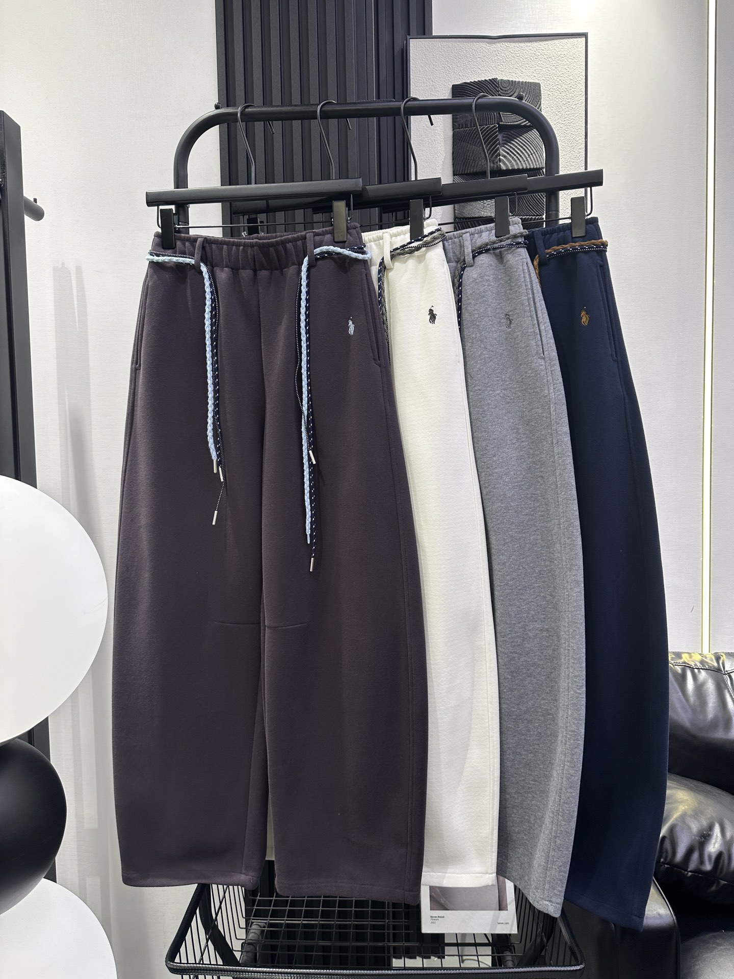 NO:499324,QOY-New popular contrast belt thickened casual banana wide-leg pants. The fabric is excellent. The fashionable style is slightly loose. Comfortable and slim. Four-color smlxl,,alexander wang19860909QOY-新爆款撞色腰带加厚休闲香蕉阔腿裤 面料质感超赞 时尚版型微宽松 舒适显瘦 四色 smlxl,,alexander wang,Women's clothing