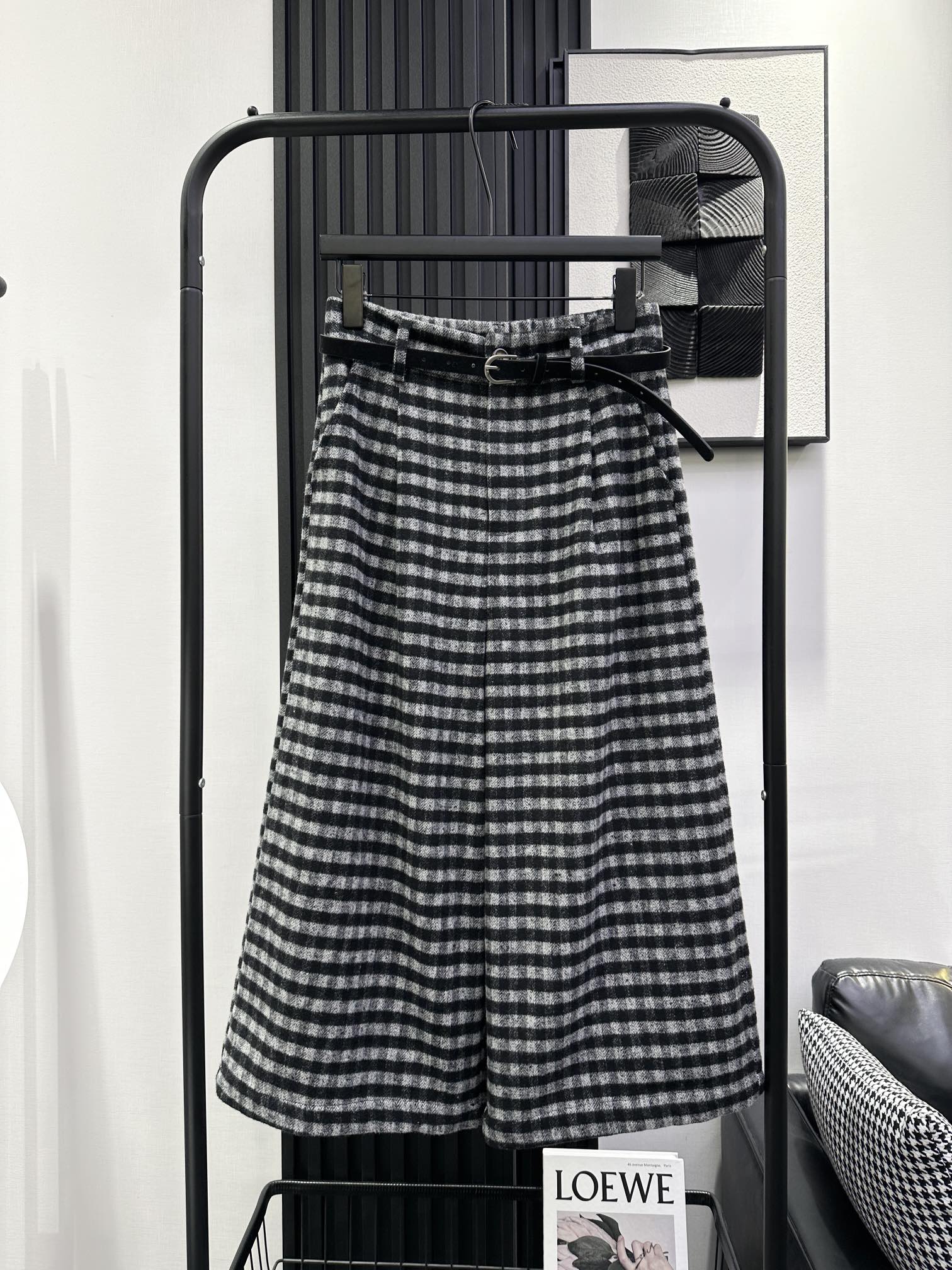 NO:500008,CELINE - New belt classic thickened plaid wide-leg pants, elastic waist belt, strong inclusiveness, slimming on the upper body, monochrome smlxl,,celine,celine,alexander wang19860909CELINE 赛琳-新款皮带款经典加厚格子阔腿裤 后腰带松紧 包容性强 上身嘎嘎显瘦 单色 smlxl,,celine,celine,alexander wang,Women's clothing