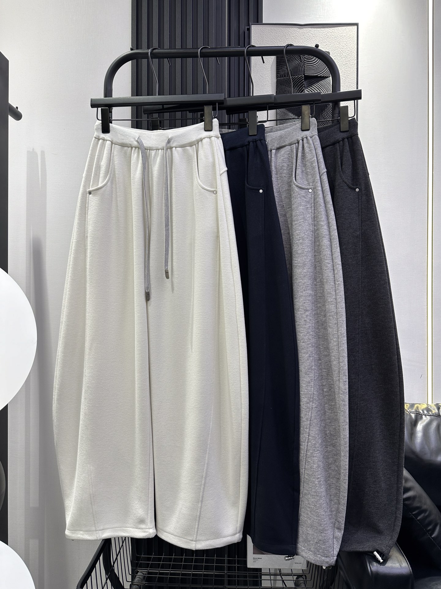 NO:501472,Acne studios - New connection design rivet banana wide-leg pants Customized fabric Super high quality, top body does not pick the legs, only versatile items with slimming effect, four-color smlxl,,acne studios,dior,alexander wang19860909Acne studios -新款衔接设计铆钉香蕉阔腿裤 定制面料 超高品质 版型上身不挑腿型 只有显瘦效果百搭单品 四色 smlxl,,acne studios,dior,alexander wang,Women's clothing