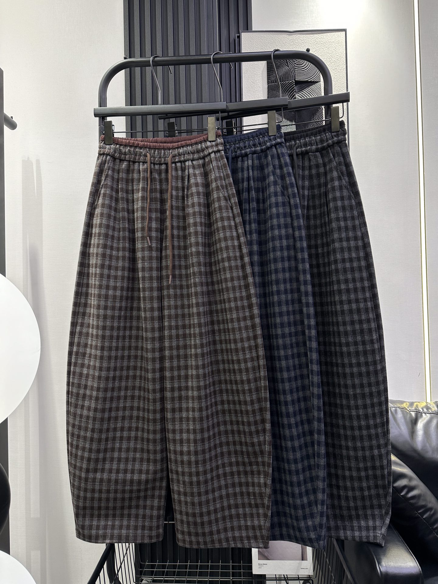 NO:501476,Acne studios - New contrasting color splicing elastic waist plaid scimitar pants. The color is super positive. The versatile color of autumn and winter. A classic and fashionable plaid. Very versatile. Close your eyes and enter. Three-color smlxl,,acne studios,dior,alexander wang.19860909Acne studios -新款撞色拼接松紧腰格子弯刀裤 颜色超正 秋冬百搭色调 经典时尚的一款格子 非常百搭 闭眼入 三色 smlxl,,acne studios,dior,alexander wang,Women's clothing