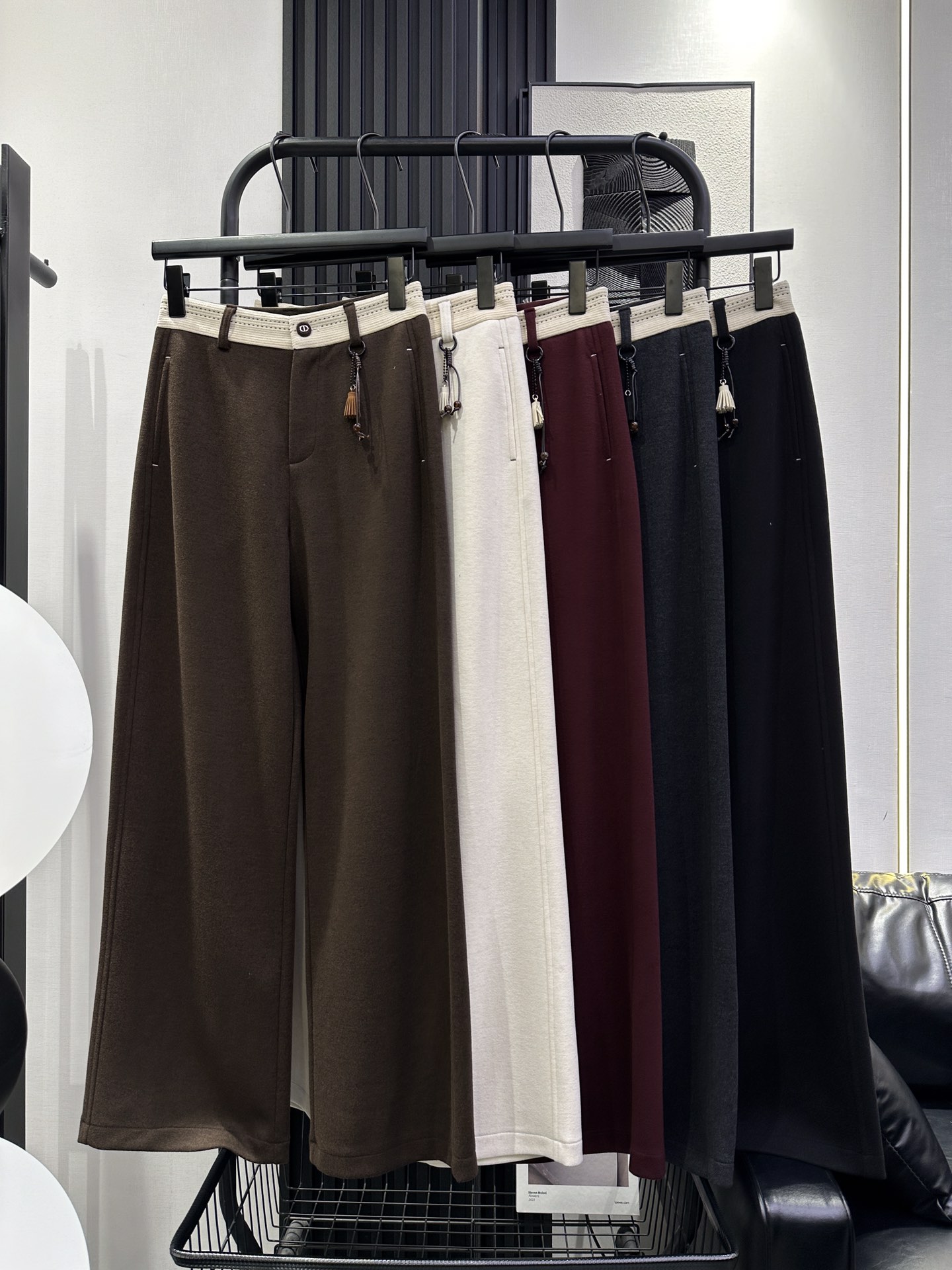 NO:501467,DIOR - New contrasting waist with pendant wool wide-leg pants, narrow version, soft and comfortable fabric, daily versatile, the upper body effect is very nice five-color smlxl,,dior,dior,alexander wang19860909DIOR 迪奥-新款撞色腰头配挂件羊毛呢阔腿裤 窄版版型 面料柔软舒适 日常百搭 上身效果很nice五色 smlxl,,dior,dior,alexander wang,Women's clothing