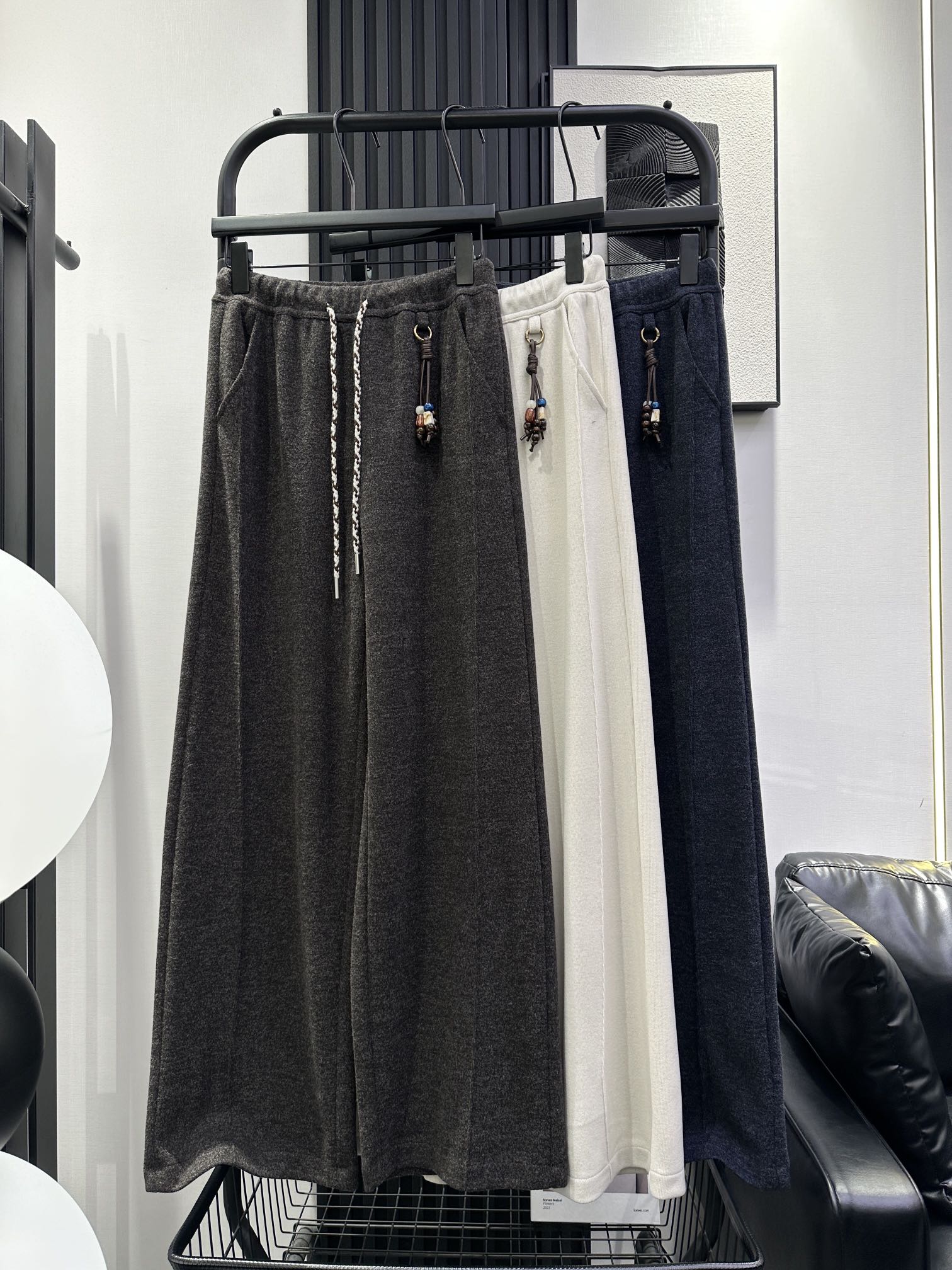 NO:503385,AS-New high-waist straps with pendant wide-leg pants, huge slim pants, tweed fabric, thick and soft, polar trousers, all legs below the waist, eyes closed, three-color smlxl,,alexander wang19860909AS-新款高腰绑带配挂件阔腿裤 巨显瘦神裤 毛呢面料厚实又软糯 极地的长裤 腰以下全是腿 闭眼入 三色 smlxl,,alexander wang,Women's clothing