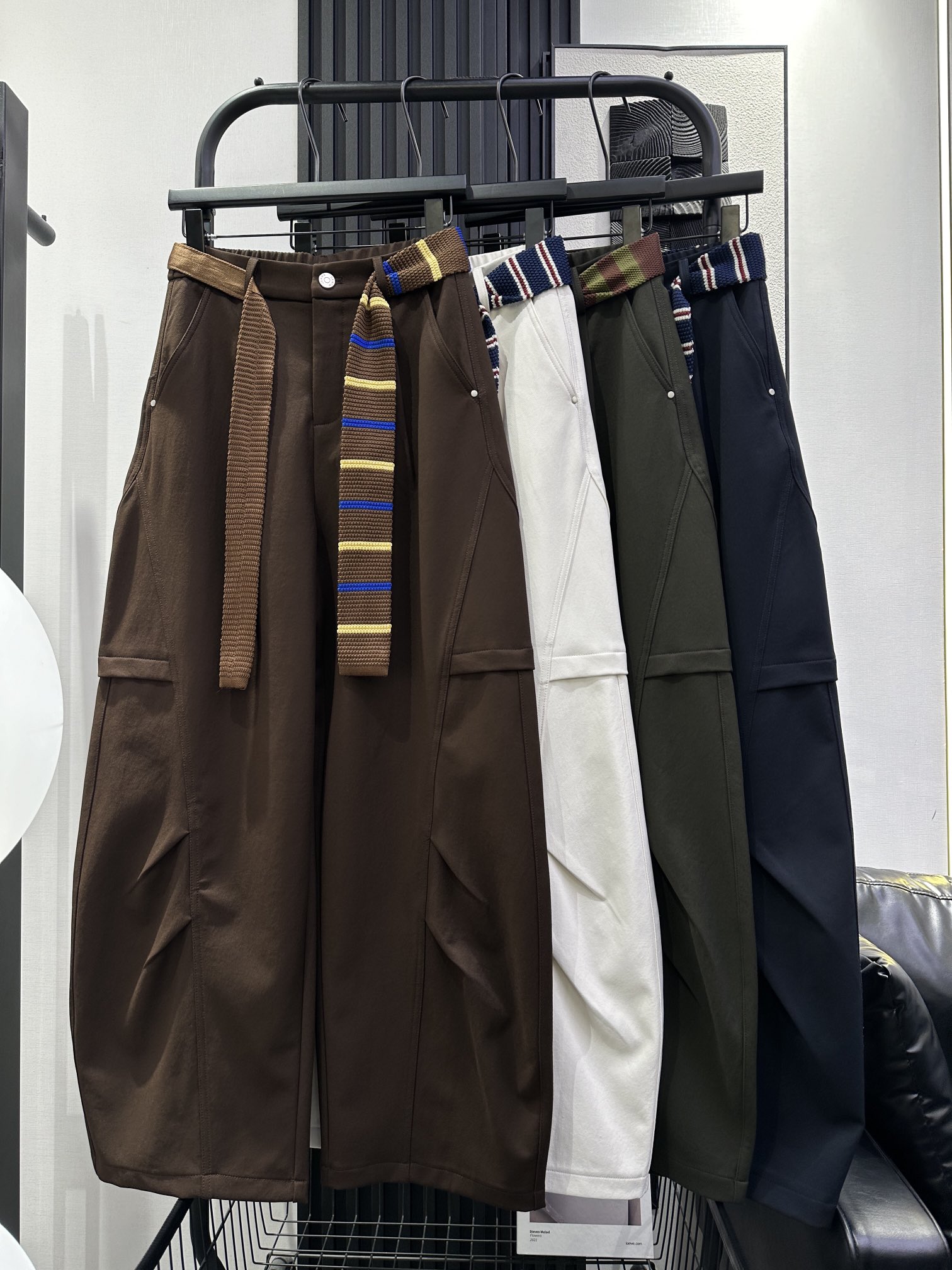 NO:503374,MiuMiu-New style with tie metal buckle casual work pants, elastic waist design, customized fabric, thick, warm and soft, curved lines with curved cut, not against legs and not showing hips Recommended Four-color smlxl,,miumiu,ties,alexander wang19860909MiuMiu-新款配领带金属扣休闲工装裤 后松紧腰设计 定制面料 厚实保暖又柔软 弧形线条带有弧度的剪裁 不贴腿不显胯 推荐 四色 smlxl,,miumiu,ties,alexander wang,Women's clothing