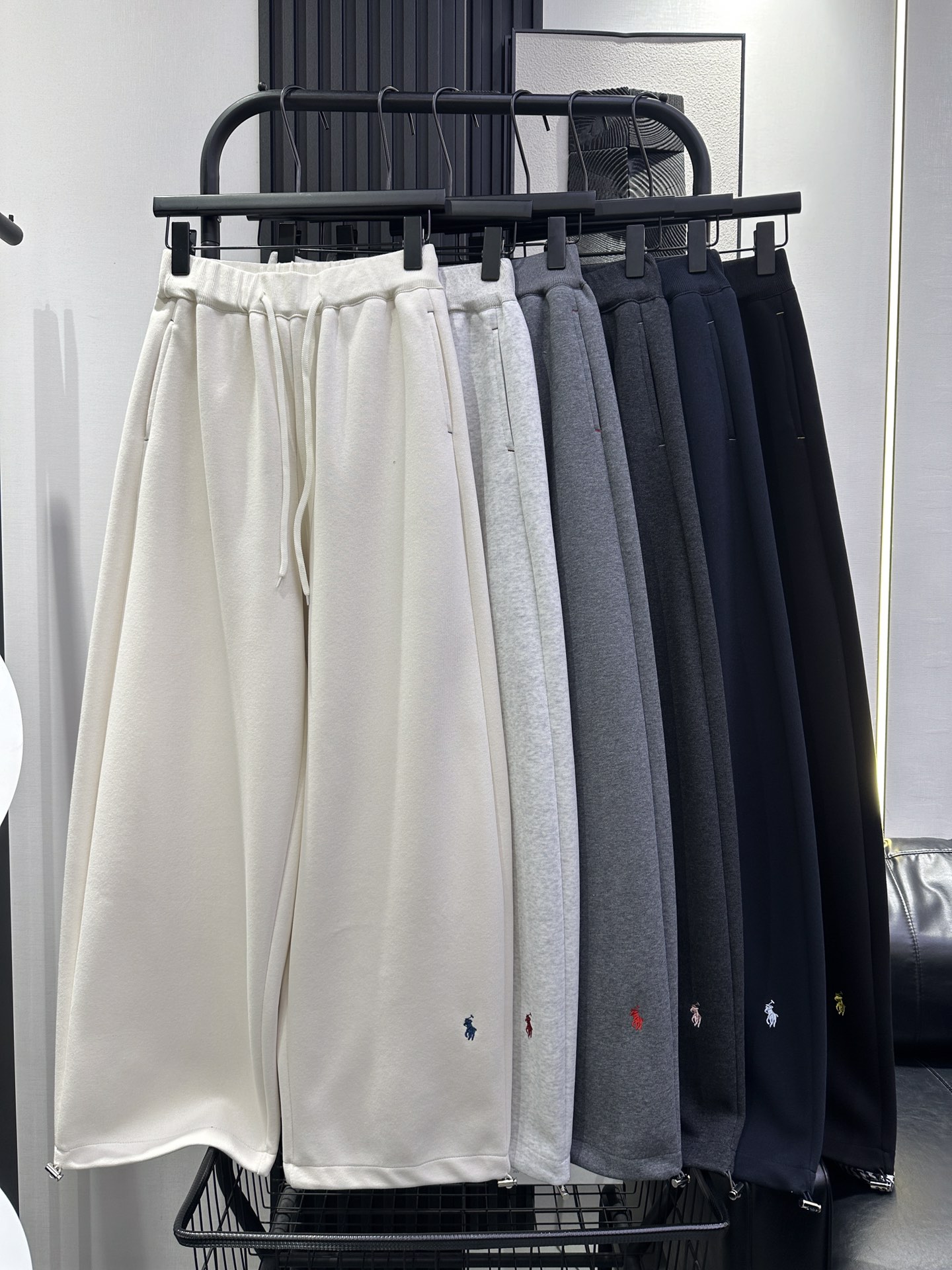 NO:504131,QOY-New style of pants with embroidery craftsmanship wide-leg pants, high waist design straps, super positive pants, adjustable drawstrings, very slim upper body, casual and fashionable and versatile six-color smlxl,,alexander wang19860909QOY-新款裤脚刺绣工艺阔腿裤 高腰设计绑带 裤型超正 裤脚带抽绳可调节 上身非常显瘦 休闲时尚百搭 六色 smlxl,,alexander wang,Women's clothing