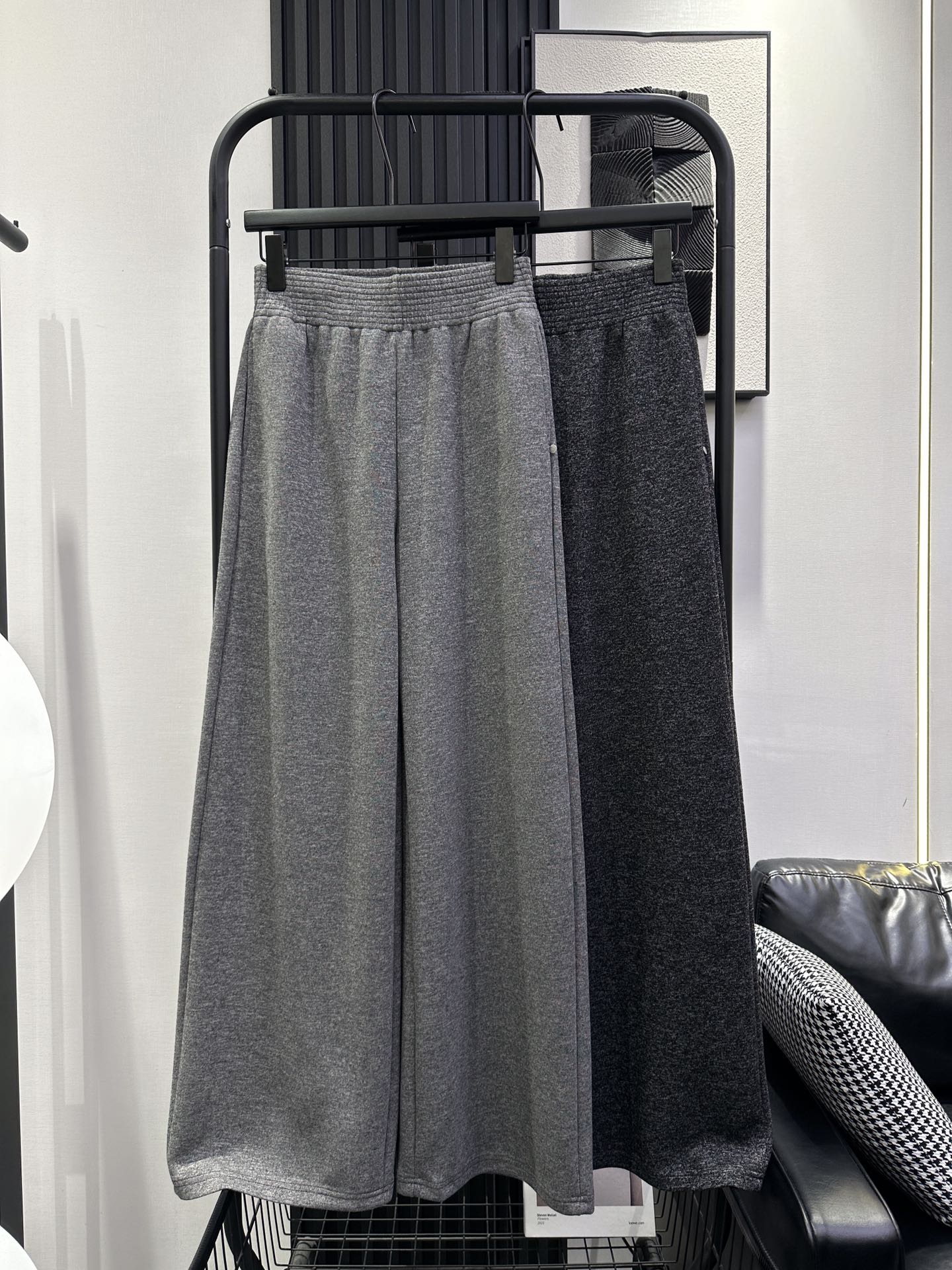 NO:505305,Acne studios - New high-waisted metal small round brand wide-leg pants Customized fabric Super high quality, top body does not pick the legs, only versatile items with slimming effect, two-color smlxl,,acne studios,dior,alexander wang19860909Acne studios -新款高腰金属小圆牌阔腿裤 定制面料 超高品质 版型上身不挑腿型 只有显瘦效果百搭单品 两色 smlxl,,acne studios,dior,alexander wang,Women's clothing