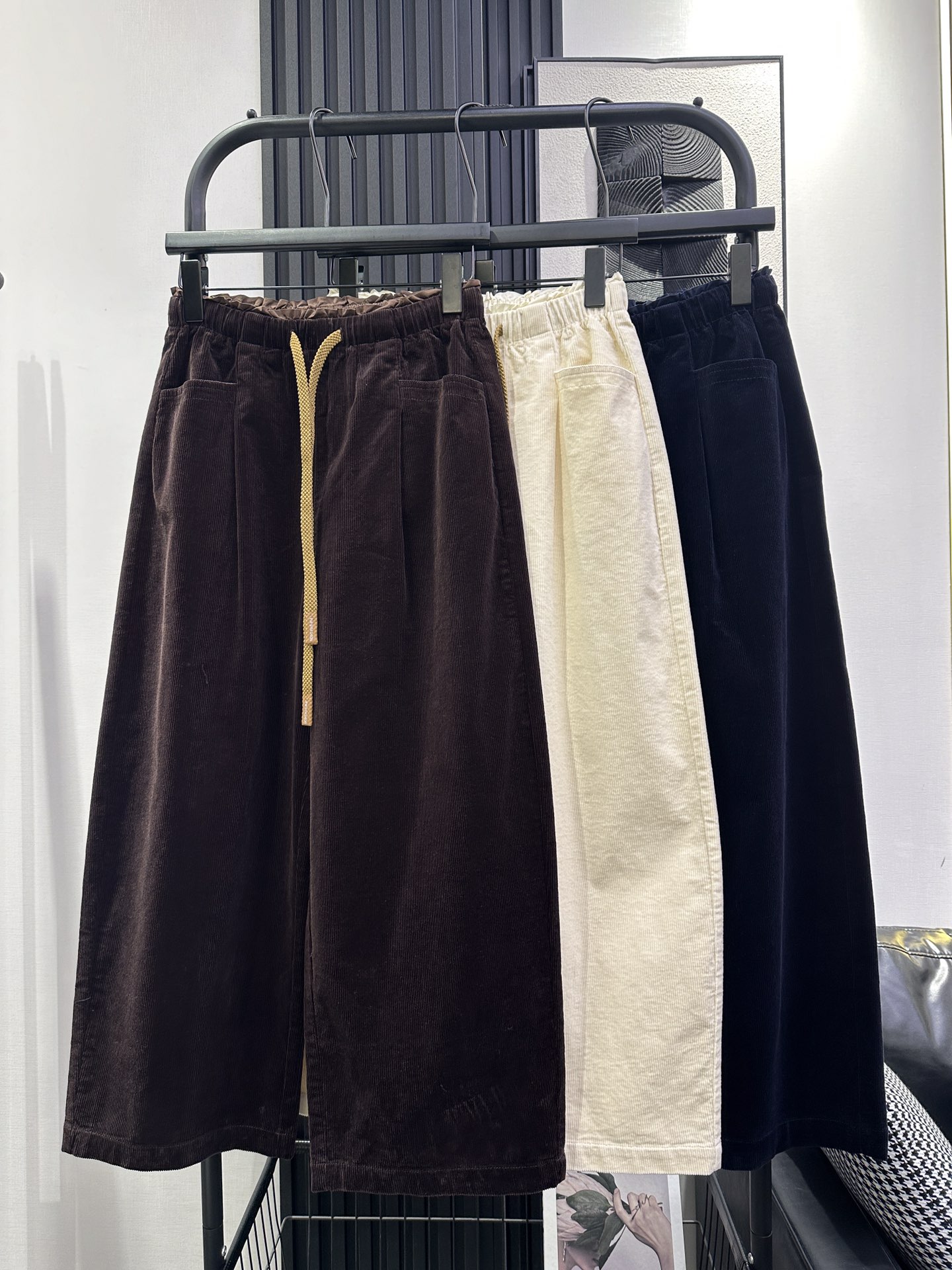 NO:505252,Acne studios - New corduroy contrast drawstring nine-point casual pants, good-looking color, excellent style, excellent inclusiveness, good-looking no matter how to wear it, three-color smlxl,,acne studios,dior,alexander wang19860909Acne studios -新款灯芯绒撞色抽绳九分休闲裤 颜色好看版型上身绝绝子 包容性极强 怎么穿都好看 三色 smlxl,,acne studios,dior,alexander wang,Women's clothing