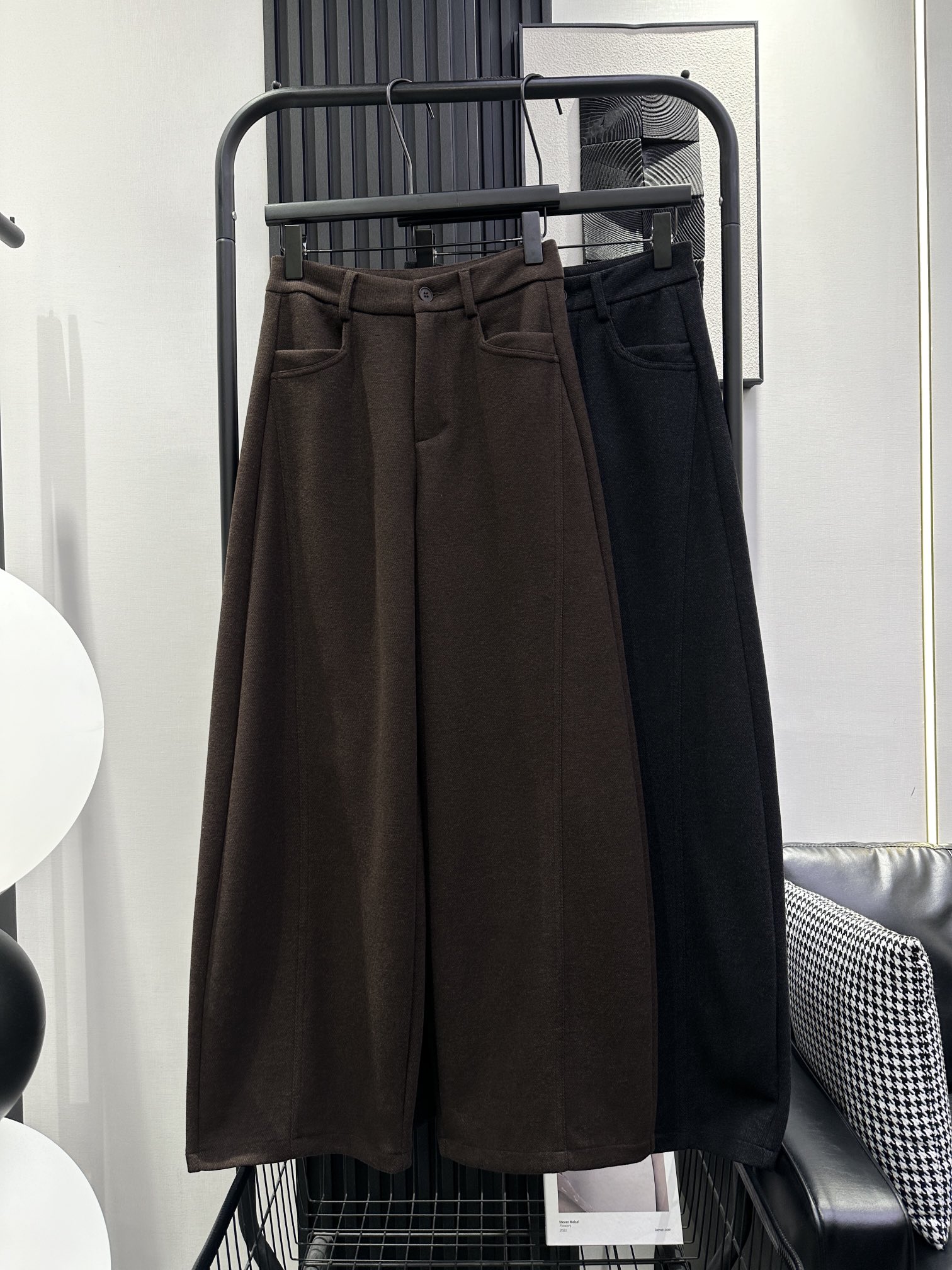 NO:508616,MM6-New net version thick wool casual pants Classic scimitar pants very popular elements Casual with a little girl A must-have for age reduction smlxl,,masion margiela,alexander wang19860909MM6-新款净版厚款毛呢休闲裤 经典弯刀裤型 非常火爆元素 休闲带点小女生 减龄必备两色色 smlxl,,masion margiela,alexander wang,Women's clothing