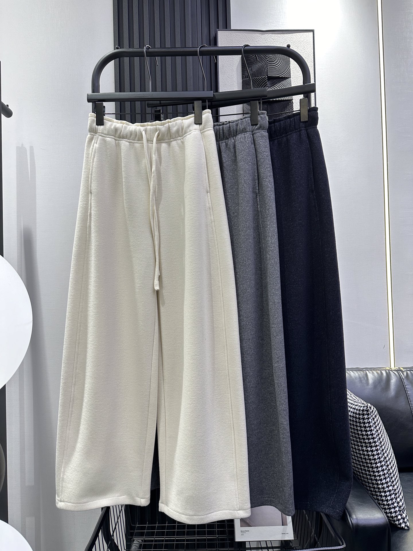 NO:534216,Acne studios-New classic drawstring banana pants, composite thick wool fabric, right style, especially slim on the upper body, versatile and not picky about people, three-color smlxl,,acne studios,dior,alexander wang19860909Acne studios-新款经典净版抽绳香蕉裤 复合加厚毛呢面料 版型正 上身特别显瘦 百搭不挑人 三色 smlxl,,acne studios,dior,alexander wang,Women's clothing